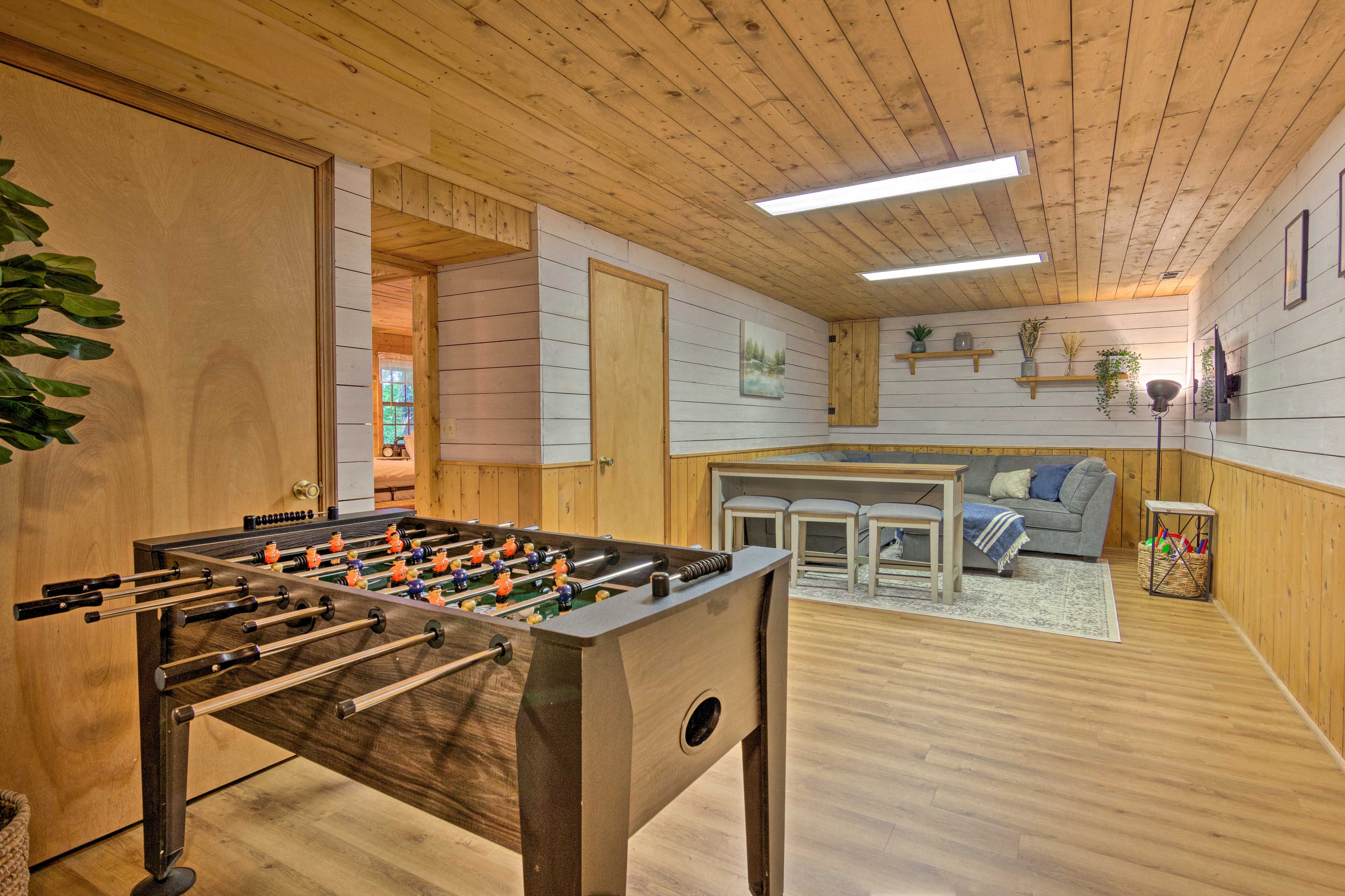 Game Room | Table w/ Charging Station