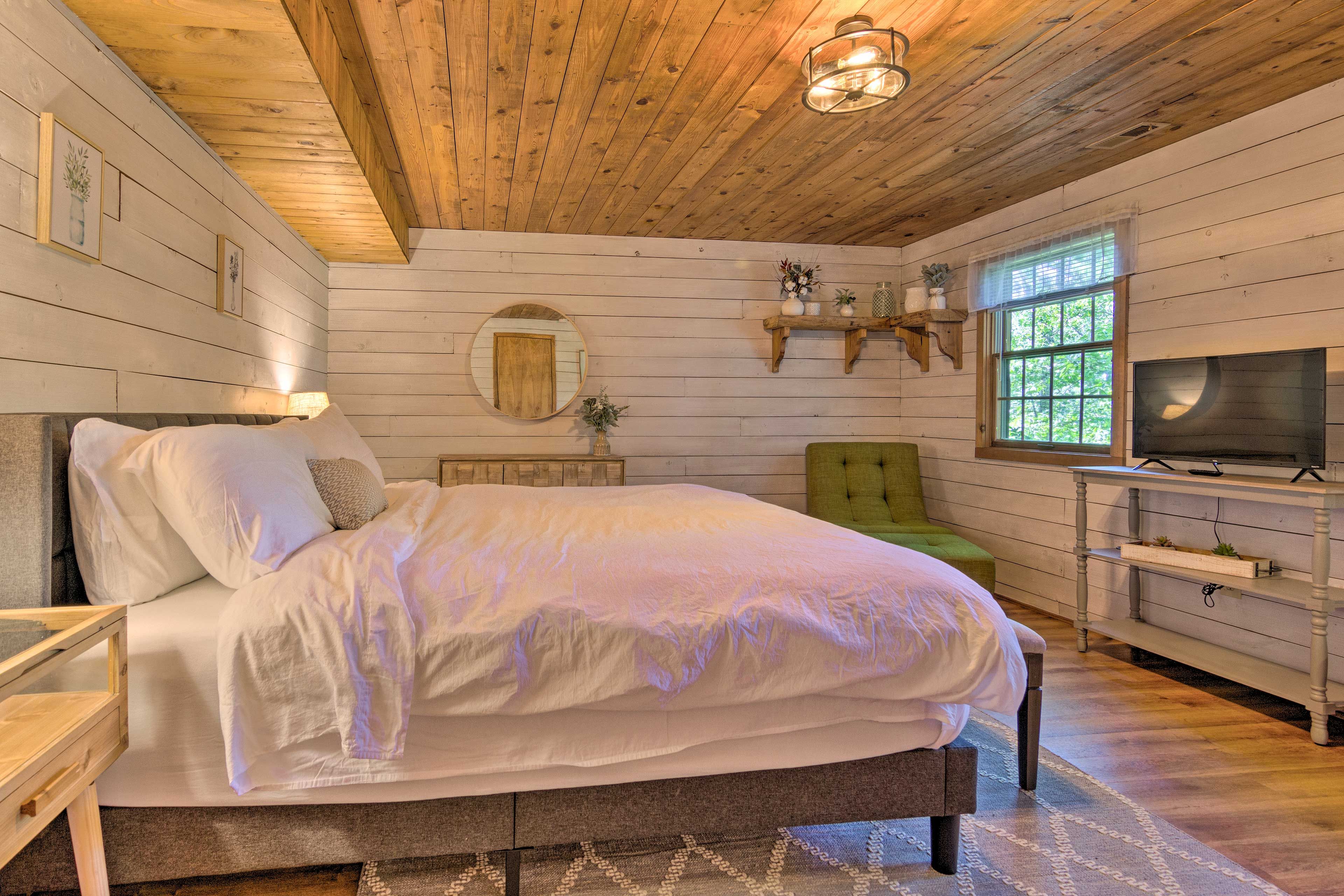 Bedroom 1 | Linens Provided