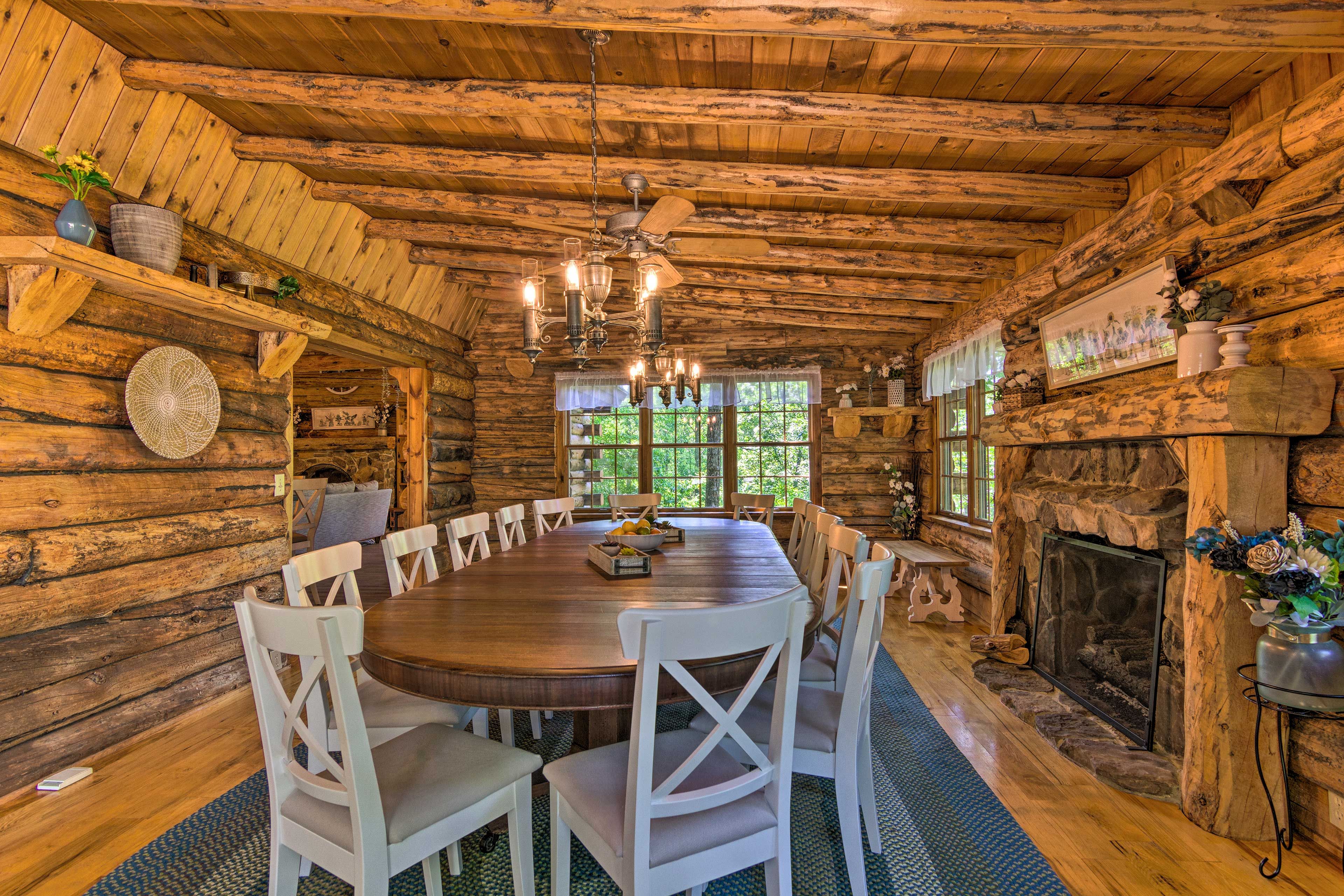 Dining Room | Seating for 14