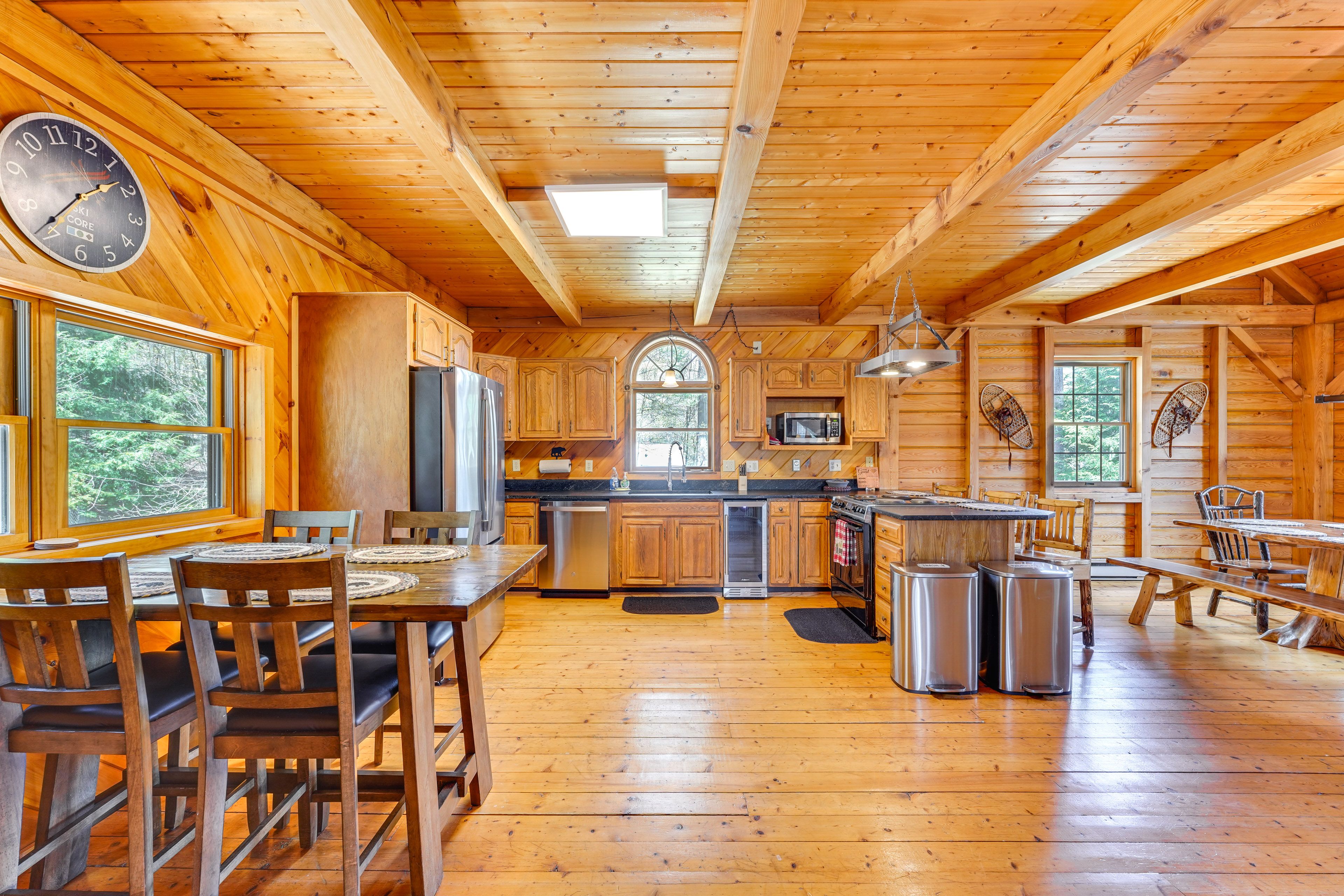 Dining Area | Dishware Provided