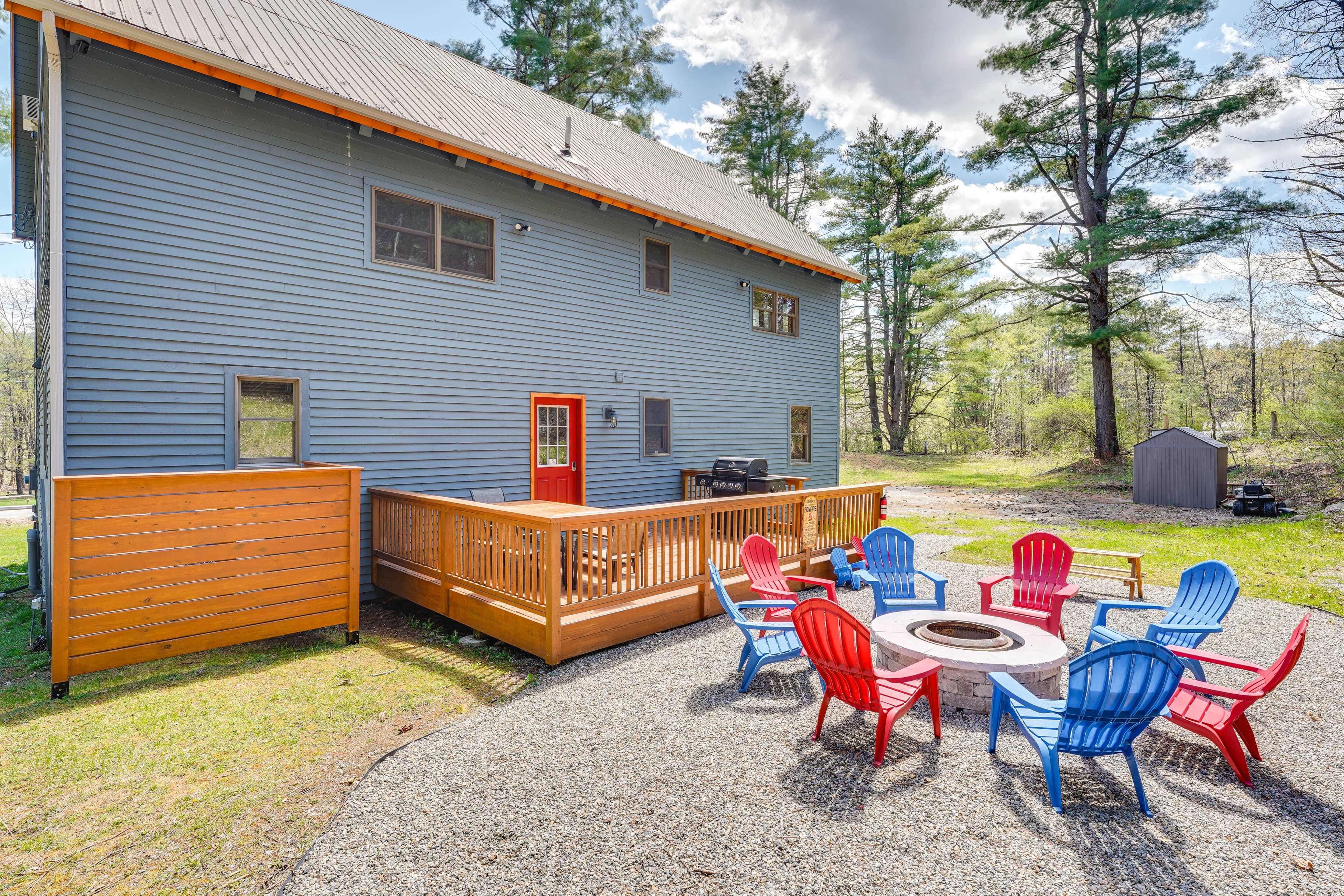 Cabin Exterior | Fire Pit