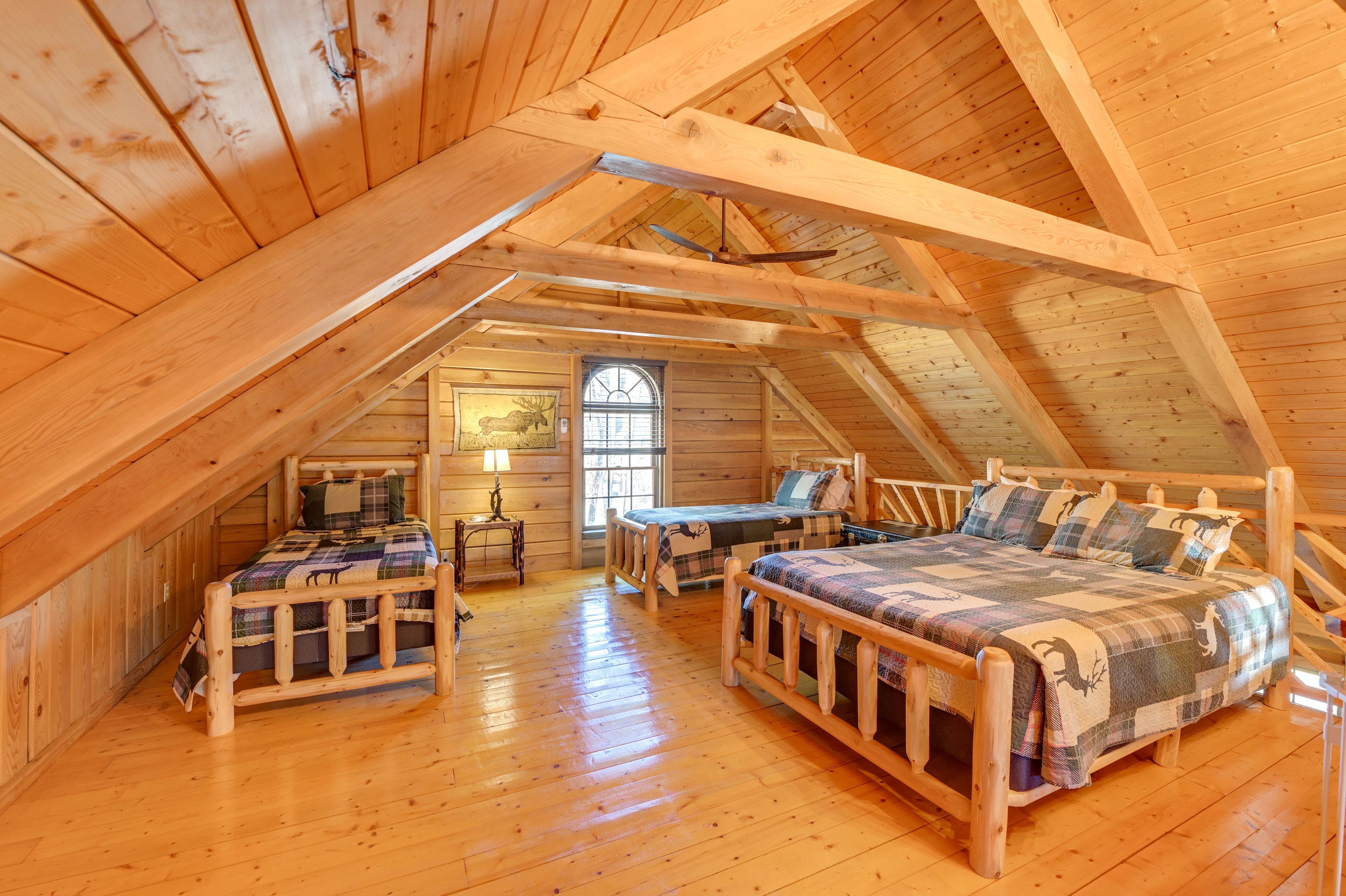 Loft | Upper Level | 2 Queen Beds | 2 Twin Beds