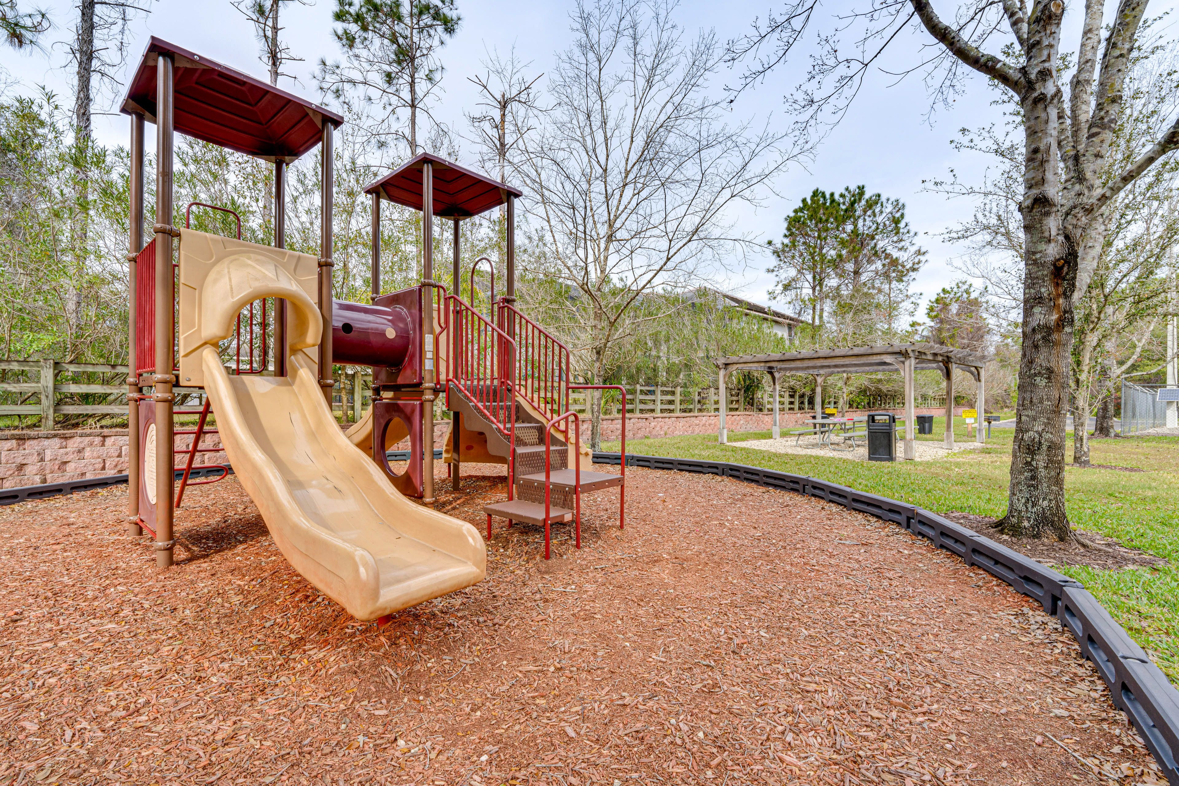 Community Amenities | Playground | Picnic & Grilling Area