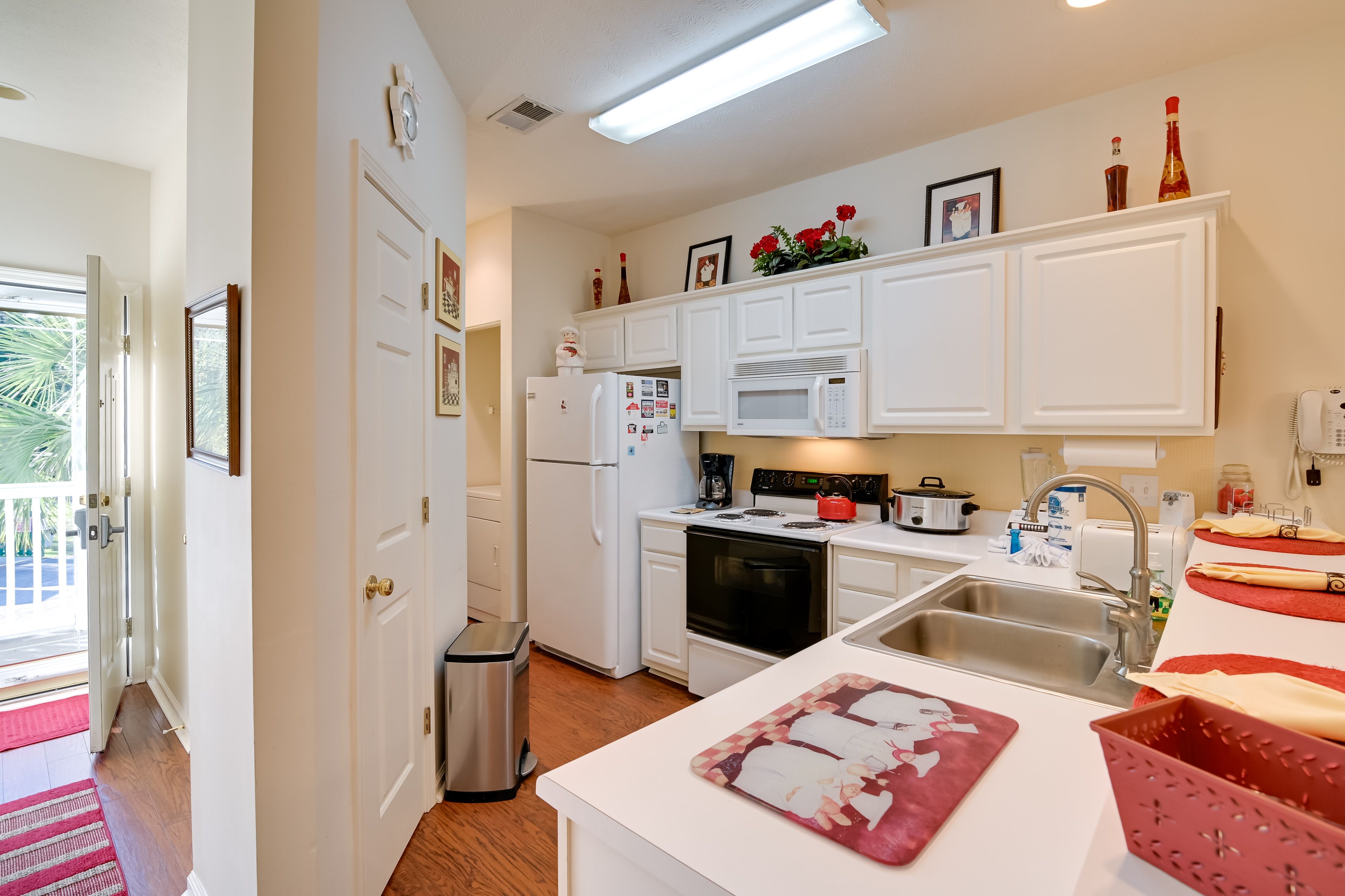Kitchen | Fully Equipped | Pots & Pans | Cooking Basics