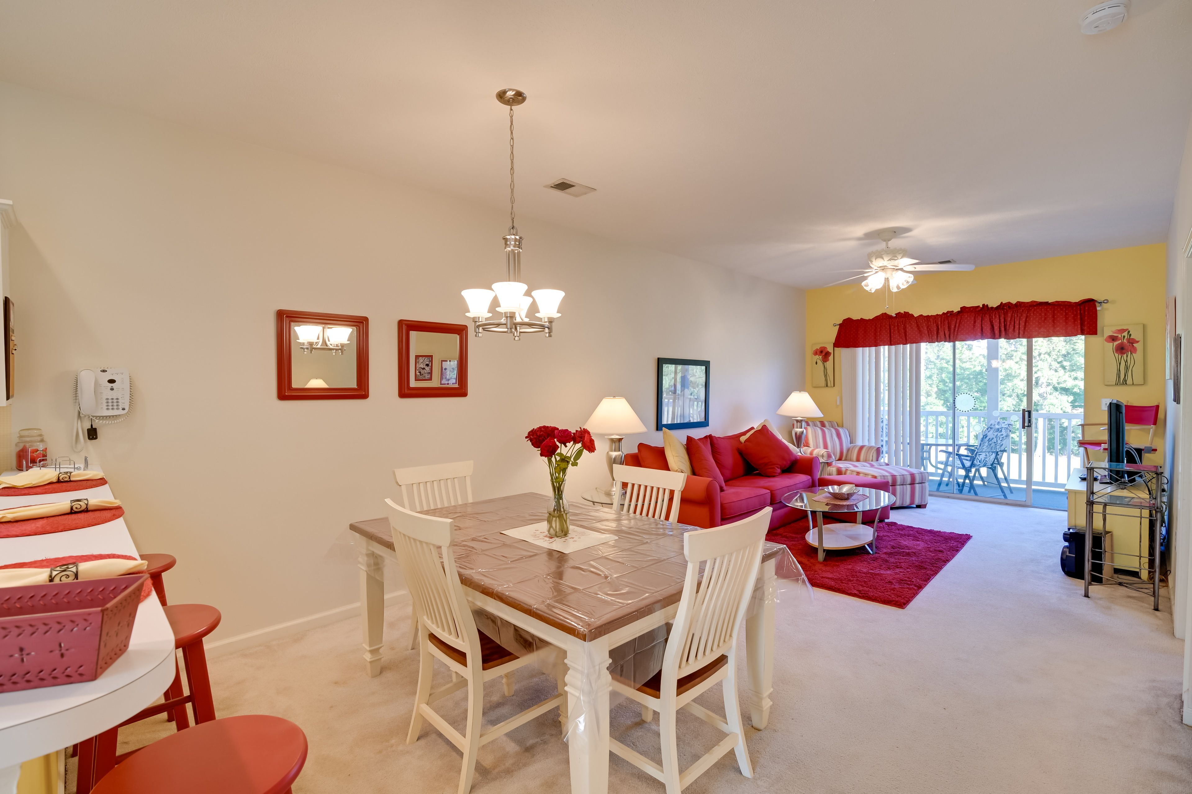 Dining Area | Dishware/Flatware Provided