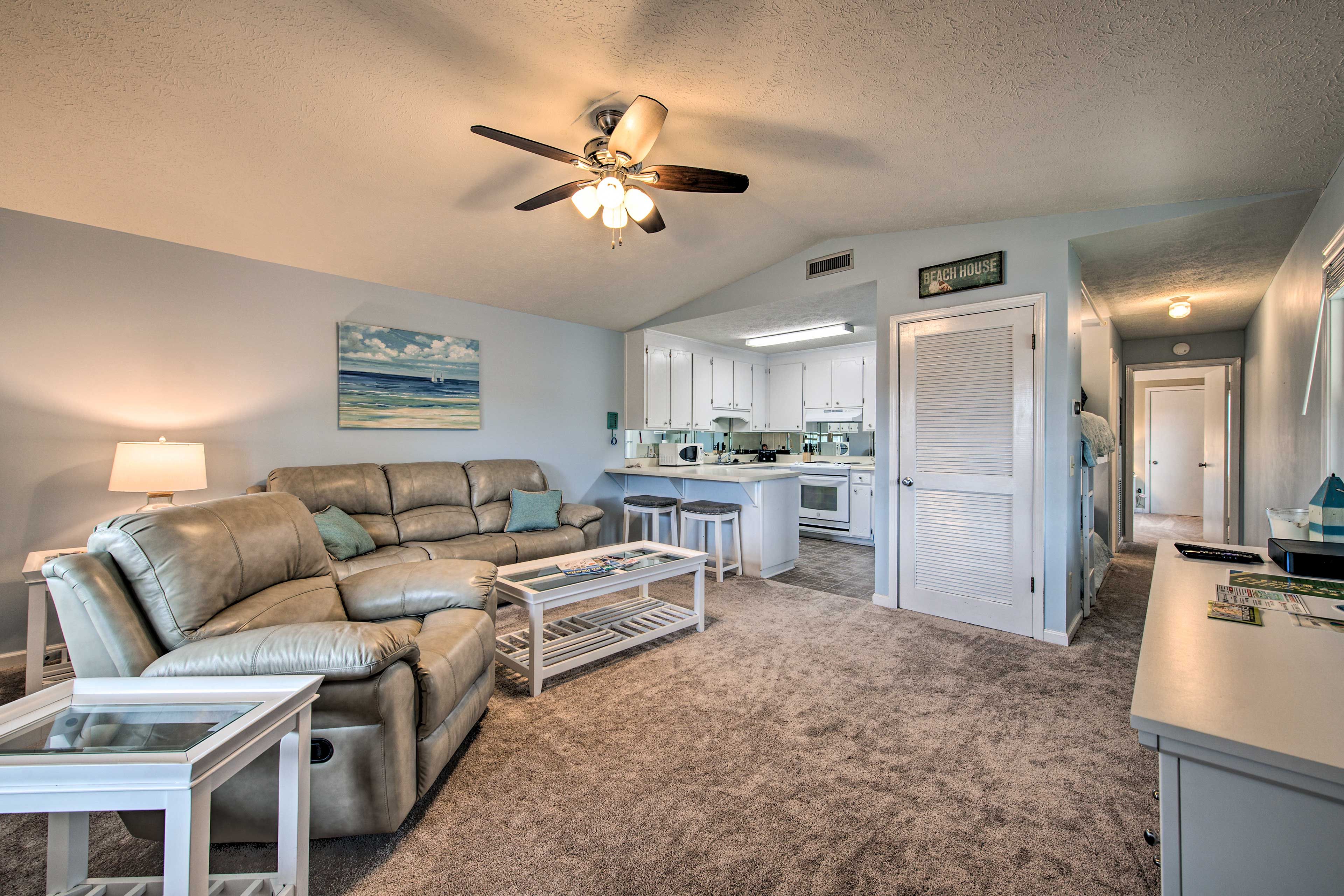 Living Room | Smart TV w/ Cable