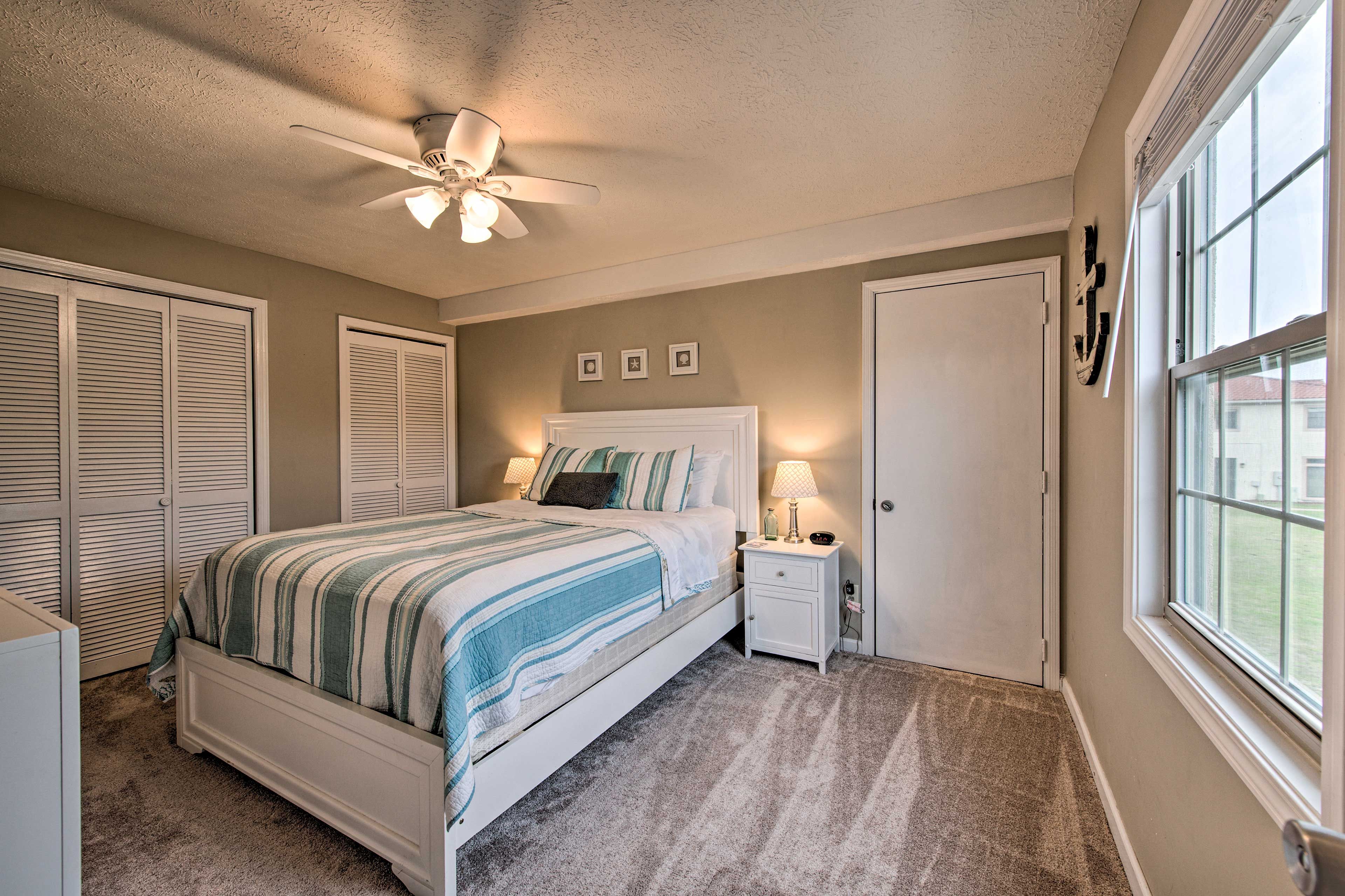 Bedroom | Queen Bed