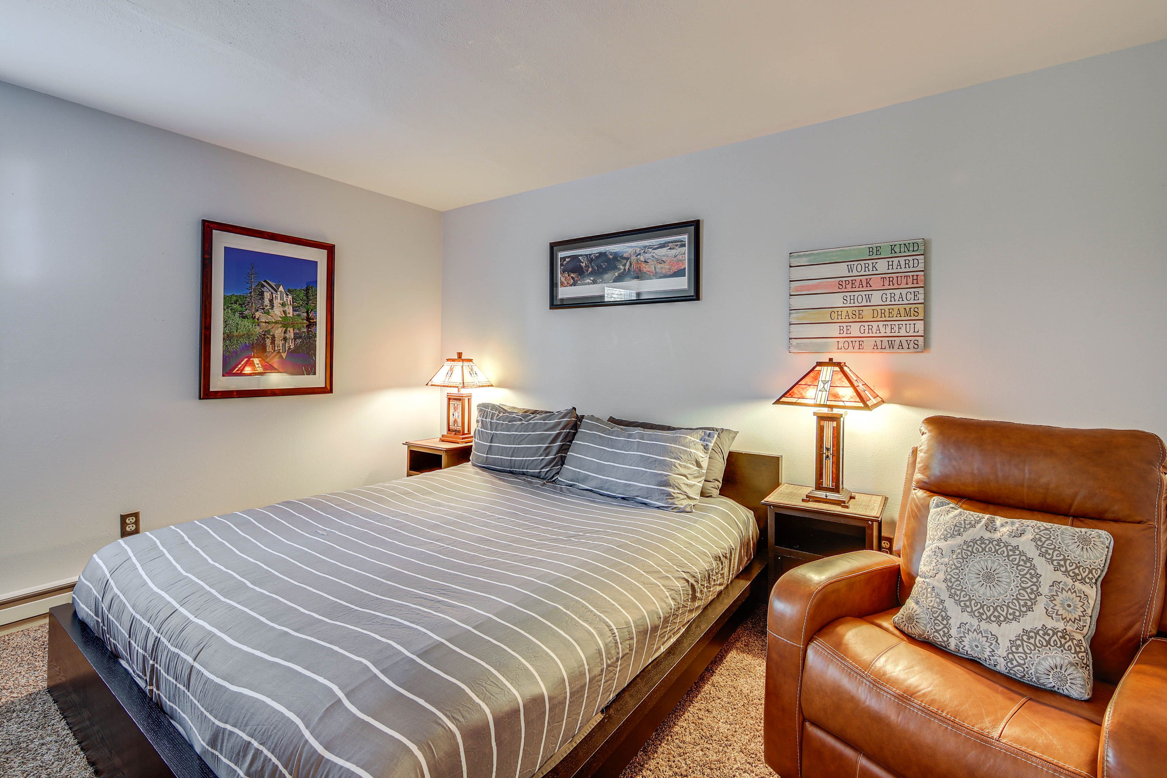 Bedroom 1 | King Bed