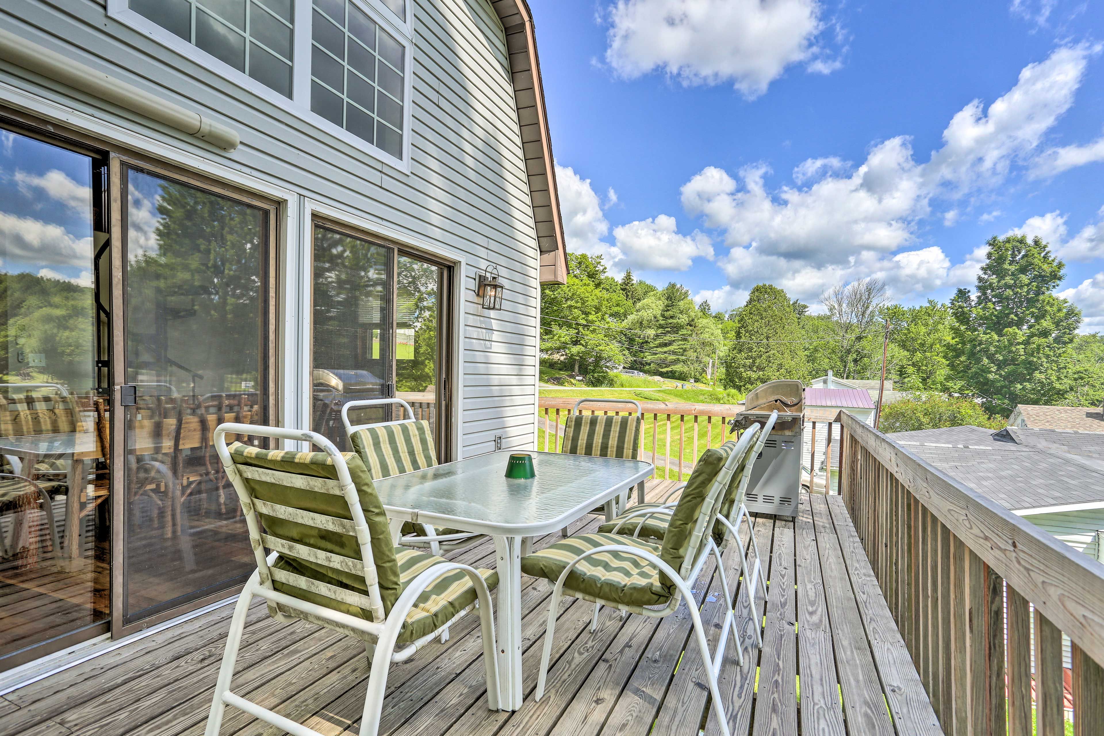 Kingsley Vacation Rental | 2BR | 2BA | 2,000 Sq Ft | Step-Free Entry