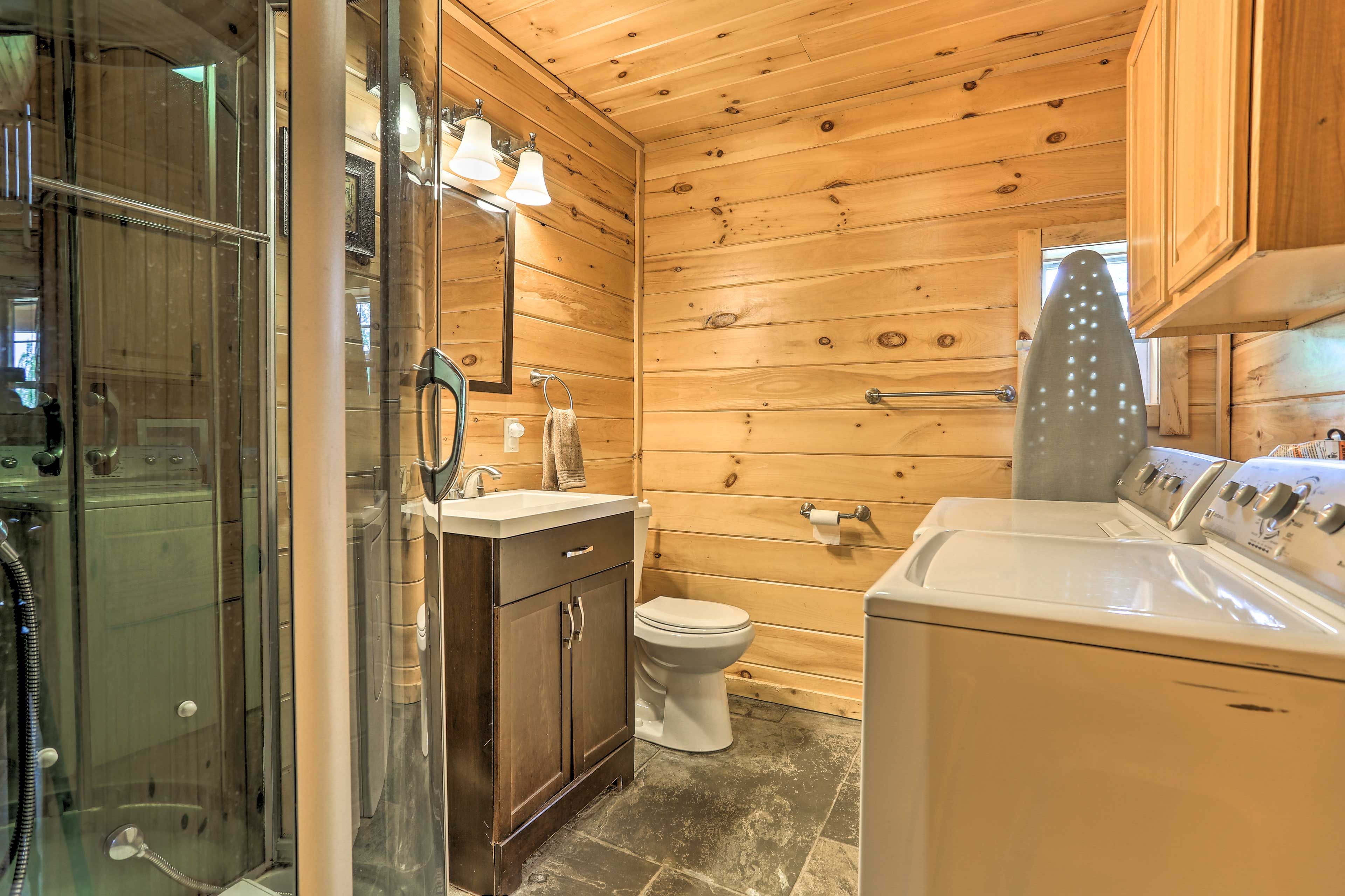 Full Bathroom | 1st Floor | Complimentary Toiletries