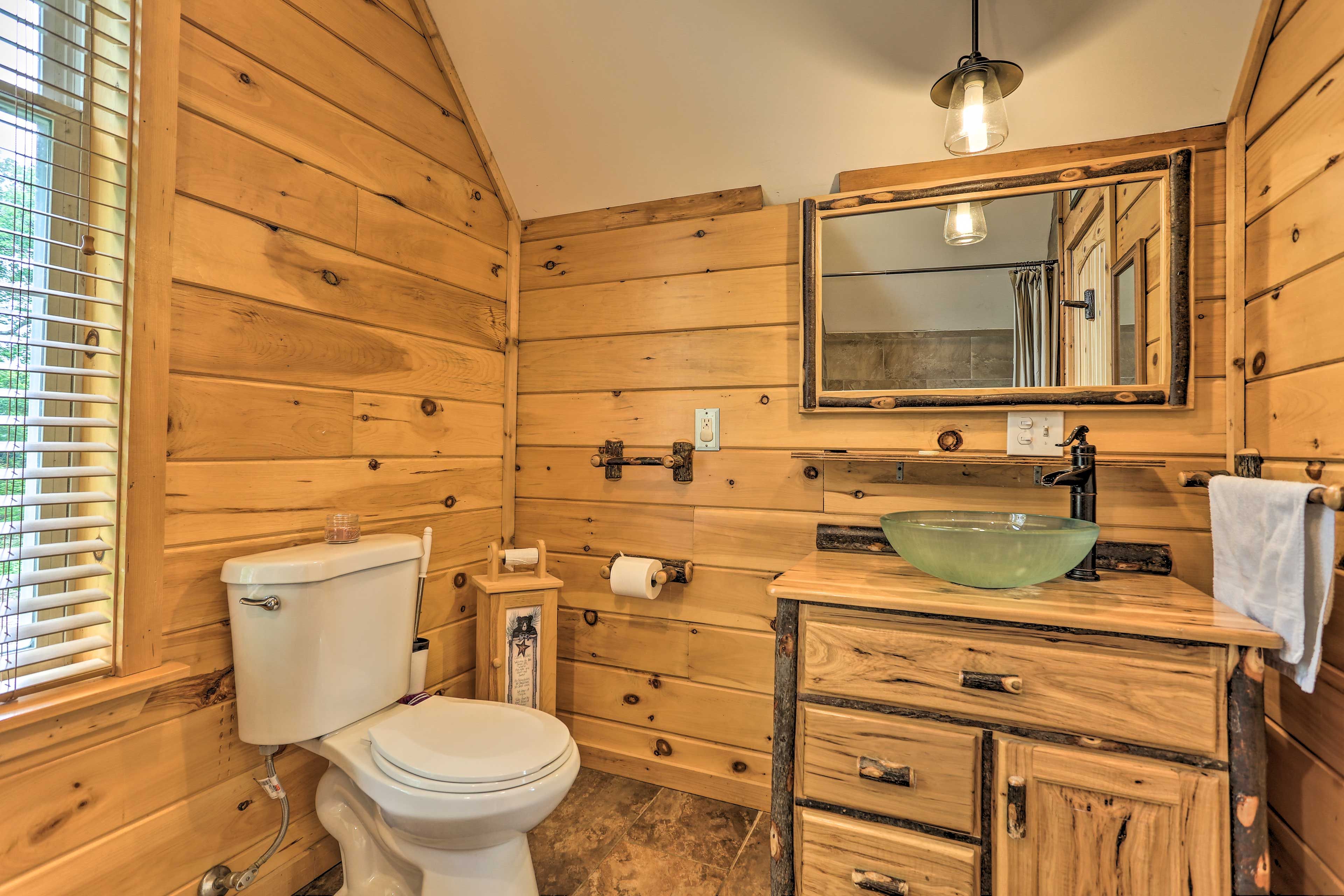 En-Suite Bathroom | 2nd Floor | Towels Provided