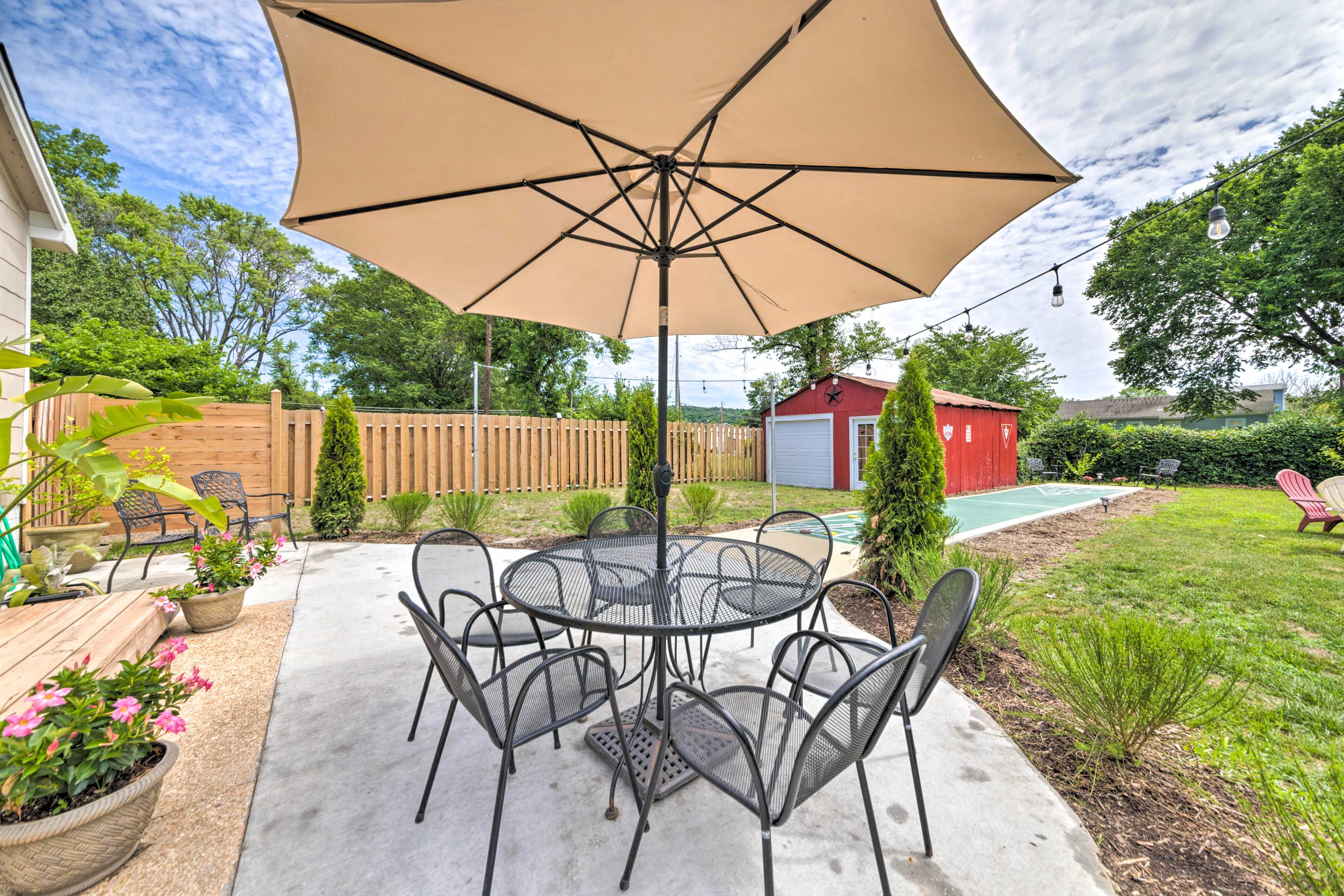 Pacific Vacation Rental | 2BR | 1BA | 1 Story | 900 Sq Ft | Steps Required