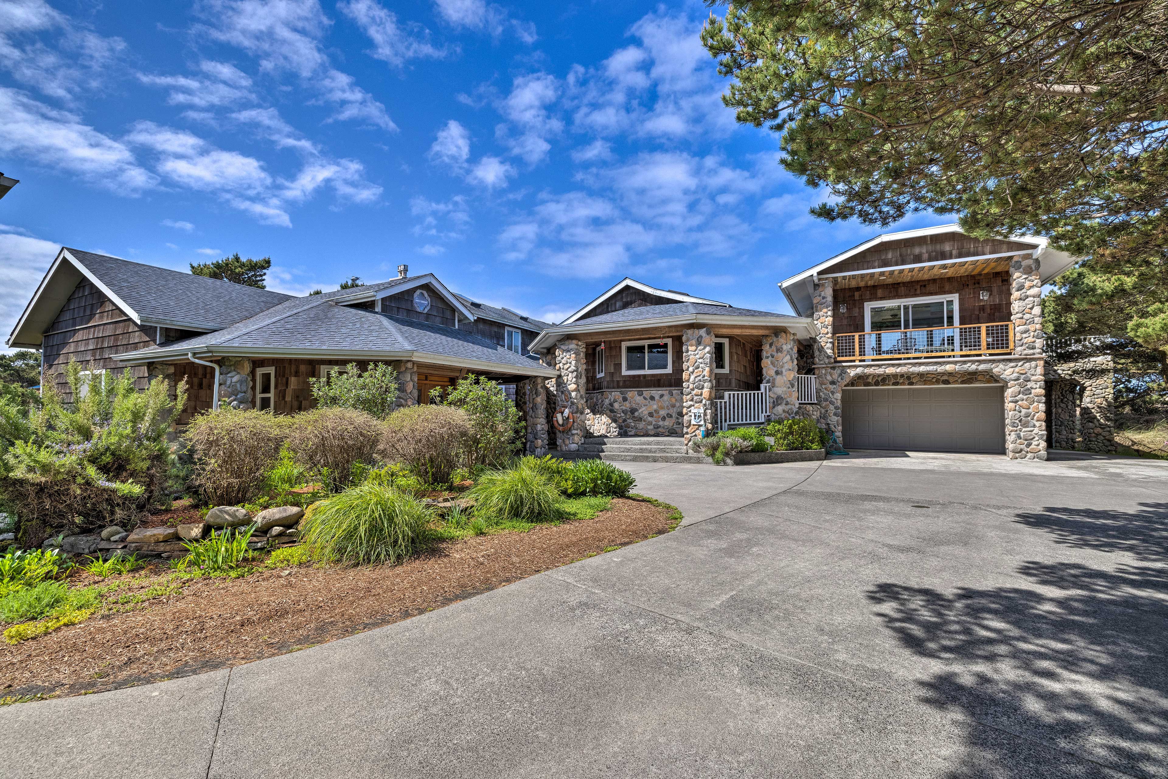 Warrenton Vacation Rental | 6BR | 3.5BA | 2 Stories | 4,500 Sq Ft
