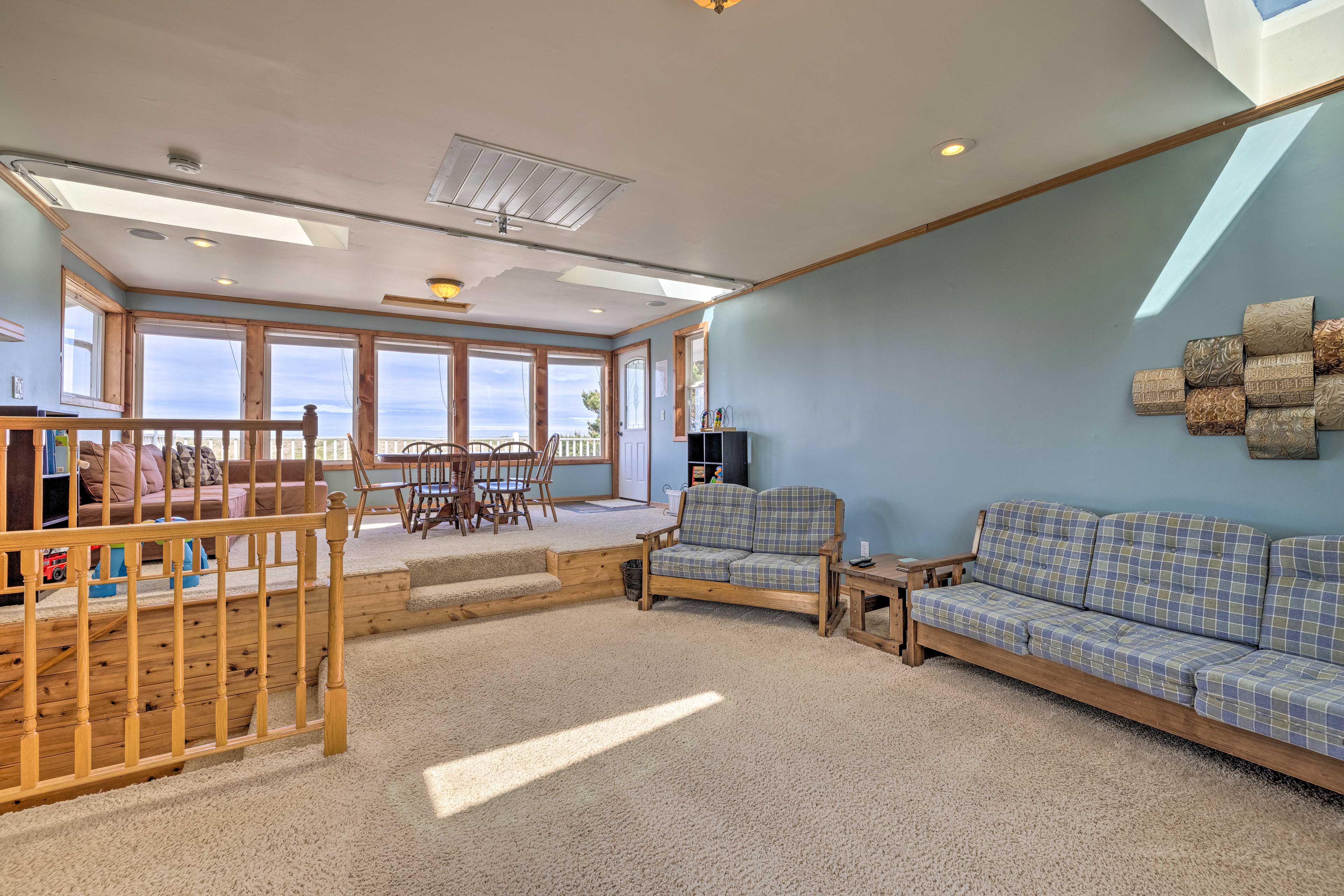 Family Room | Flat-Screen TV w/ Amazon Fire Stick