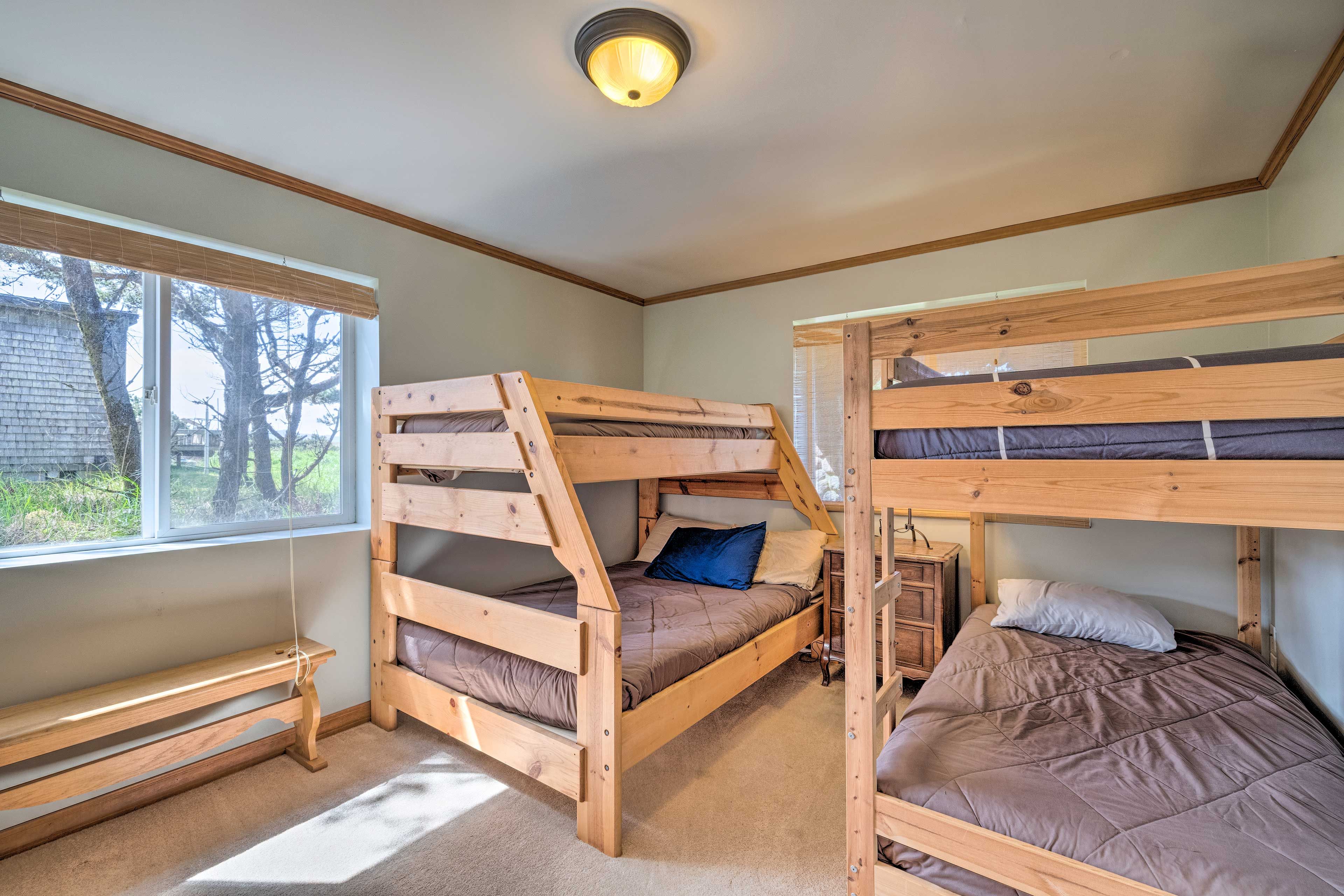 Bedroom 4 | 1st Floor | Twin/Full Bunk Bed | twin Bunk Bed