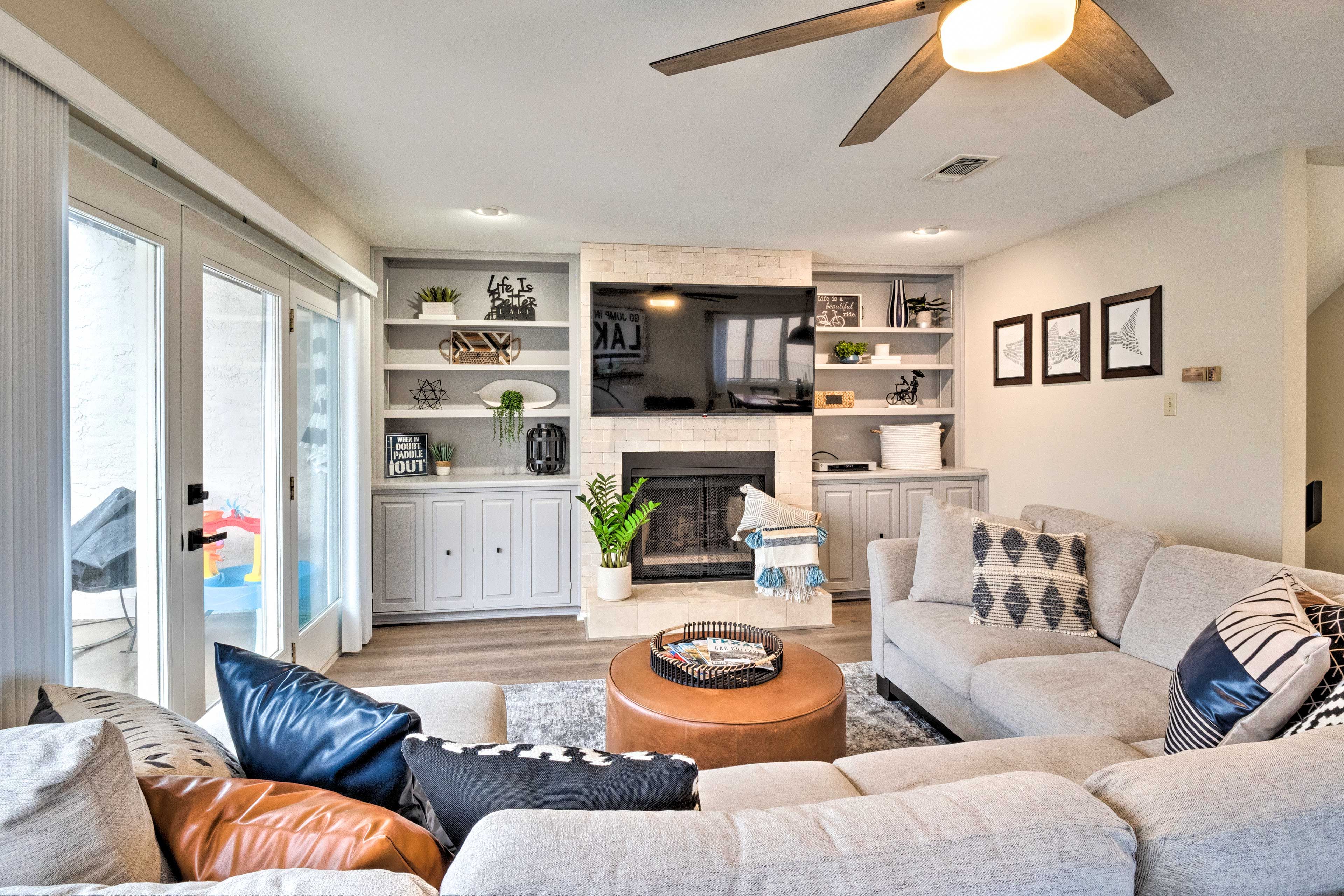 Living Room | Queen Sleeper Sofa | Smart TV | Main Level