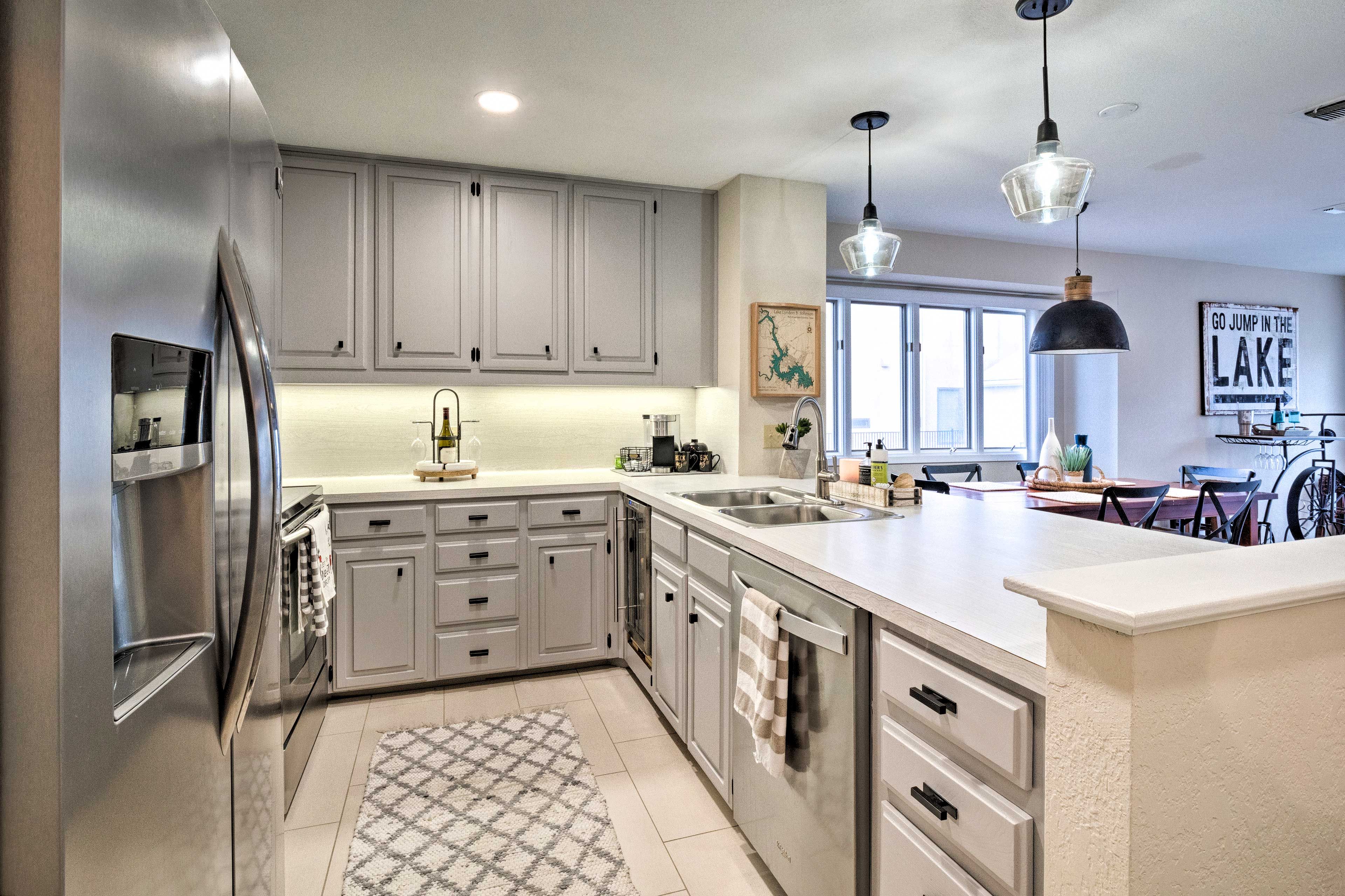 Kitchen | Main Level