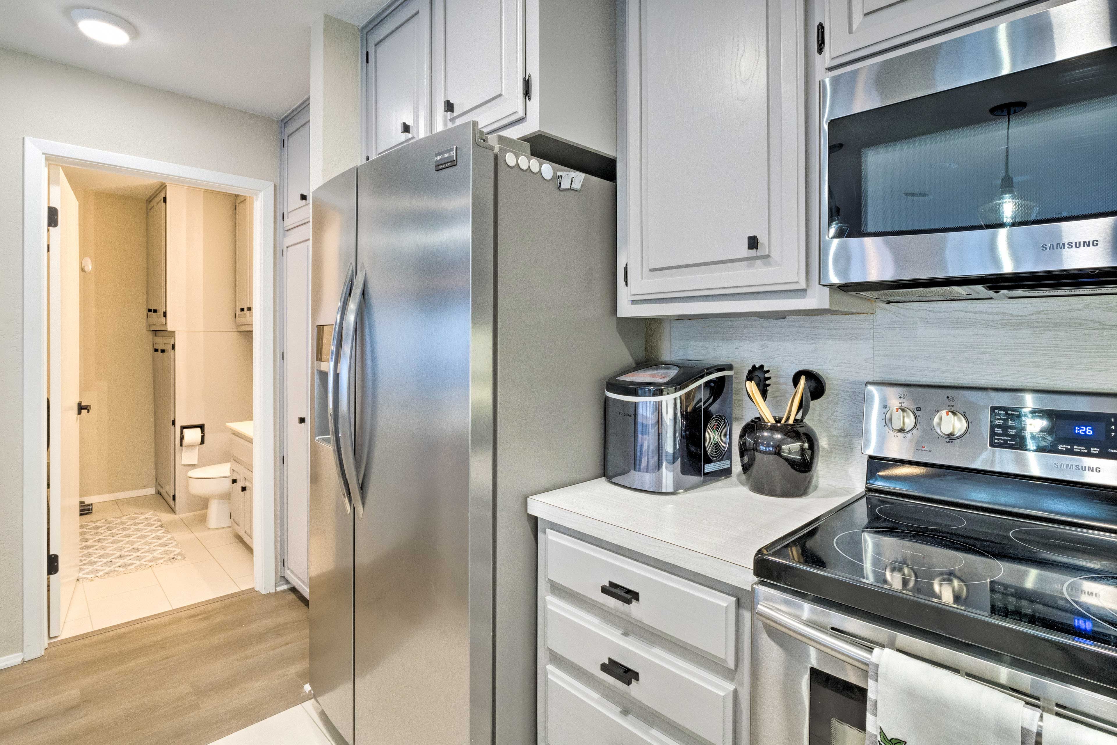 Half Bathroom | Main Level