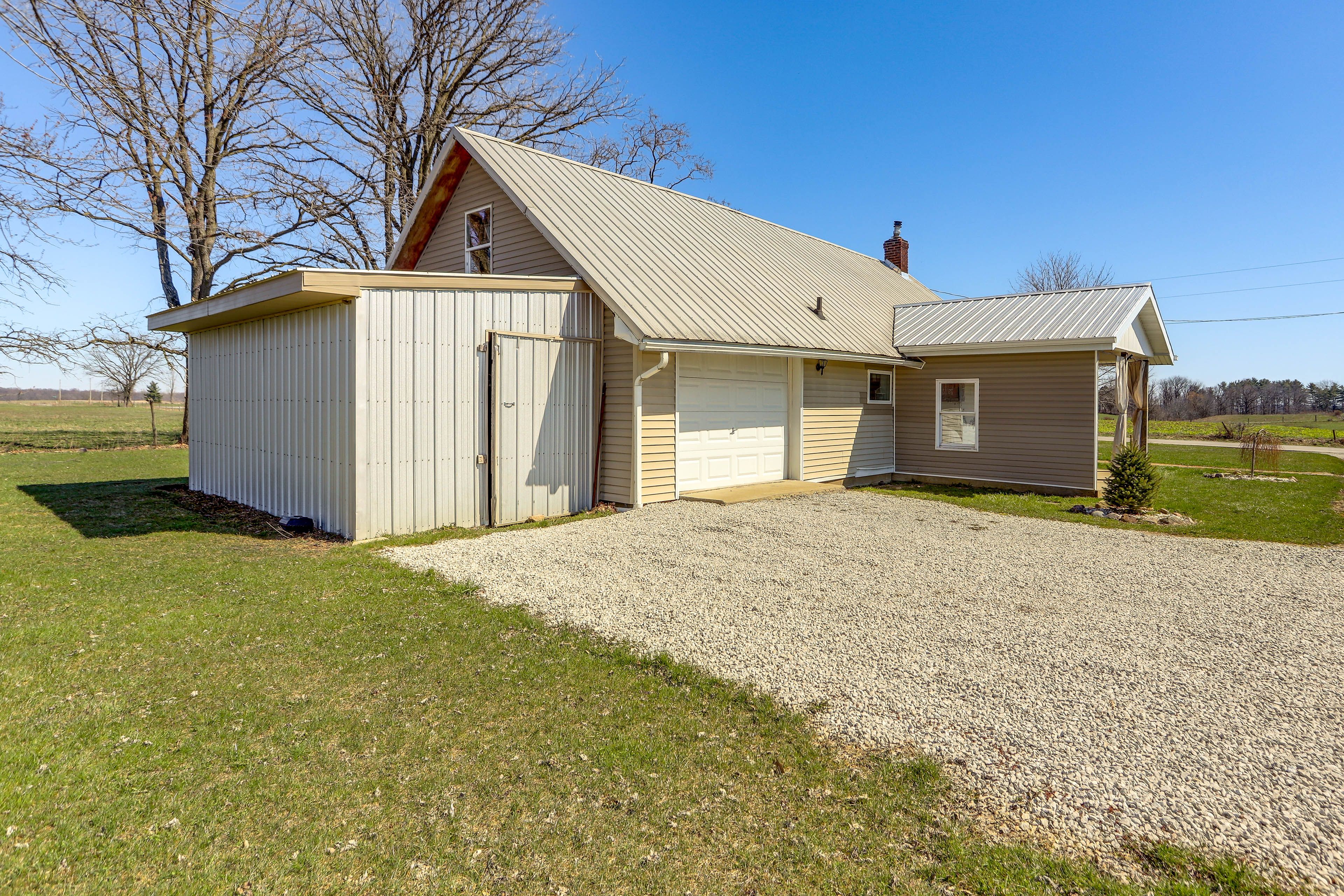 Parking | Driveway (2 Vehicles) | Garage (1 Vehicle)