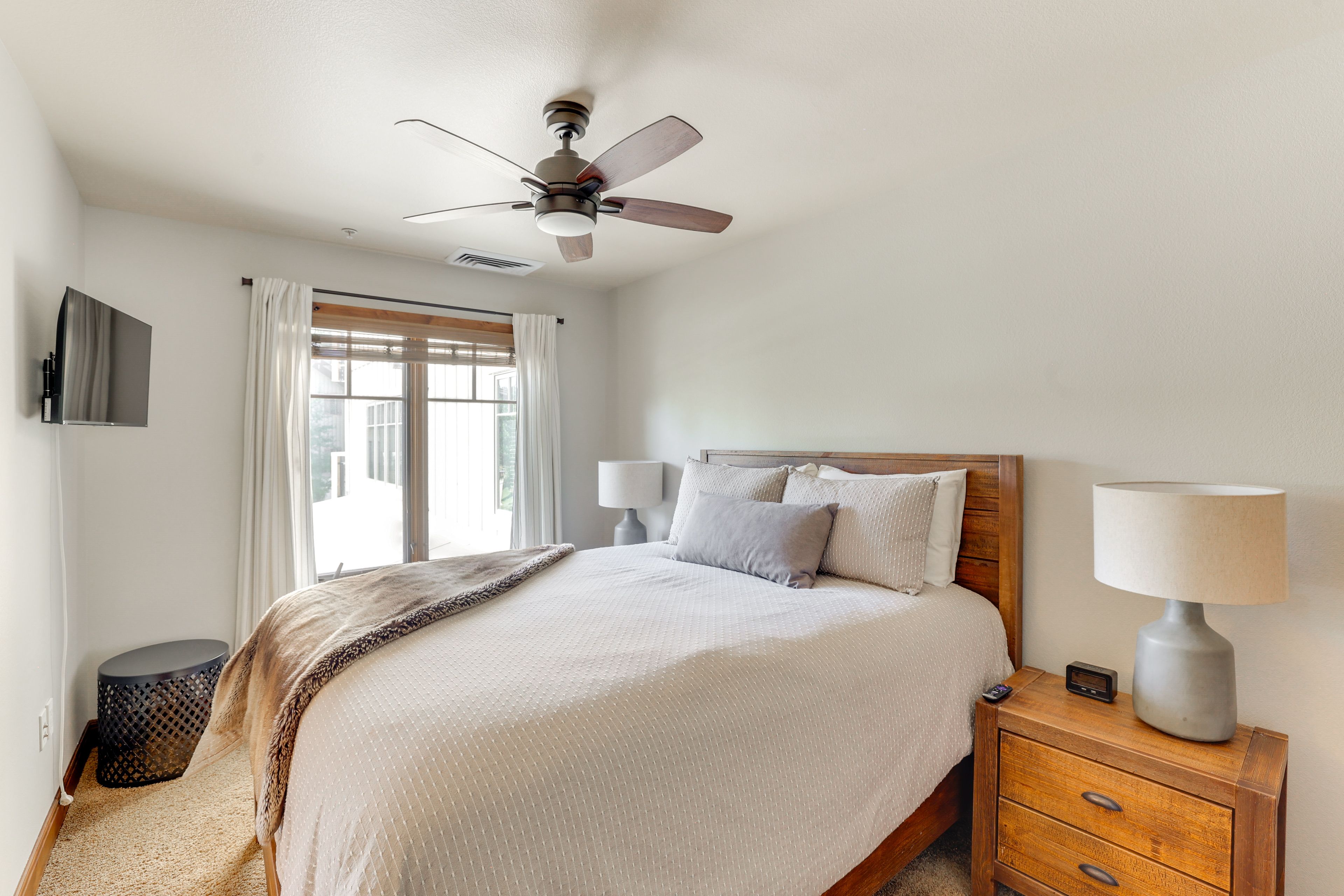 Bedroom 2 | Queen Bed