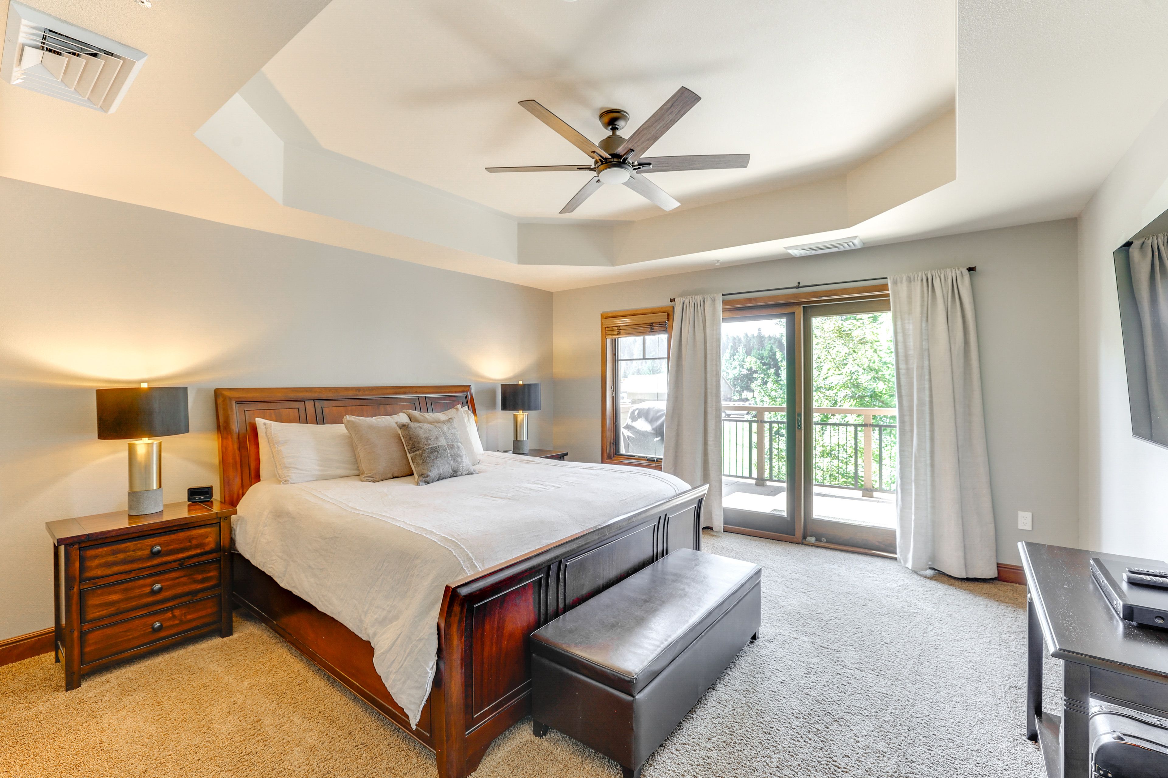 Bedroom 1 | King Bed | Linens Provided