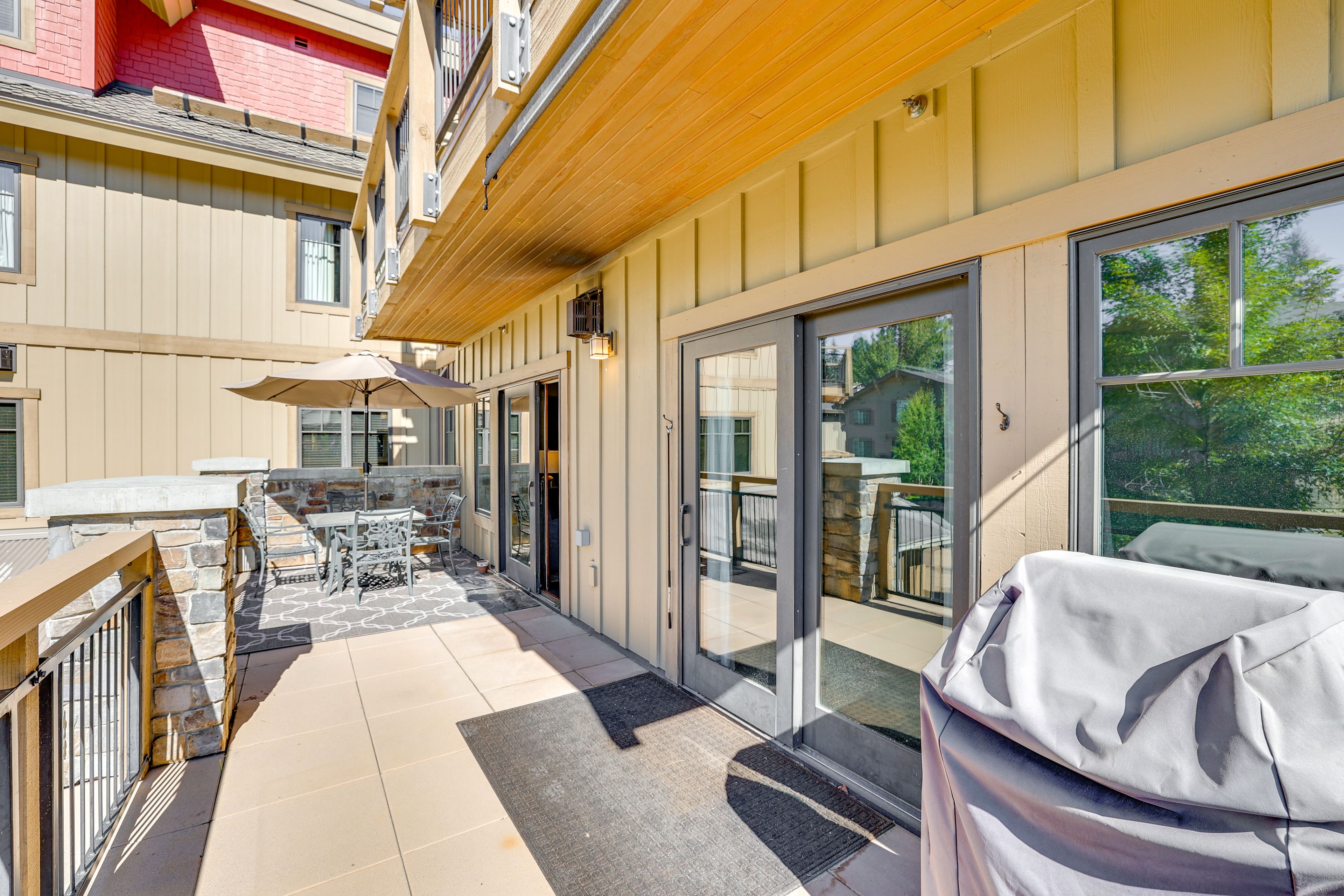 Private Balcony | Gas Grill | Dining Area