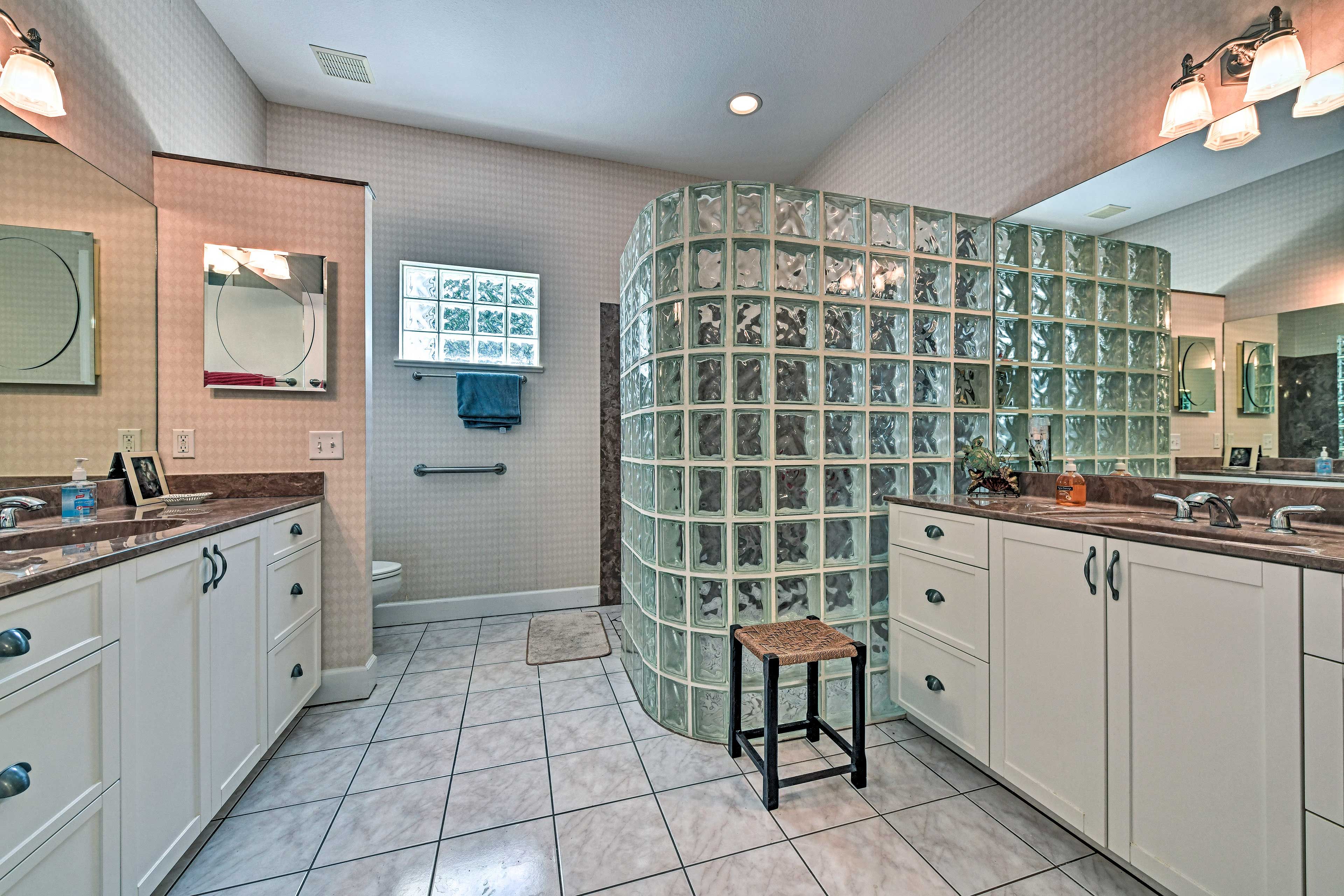 En-Suite Bathroom | Linens & Towels Provided