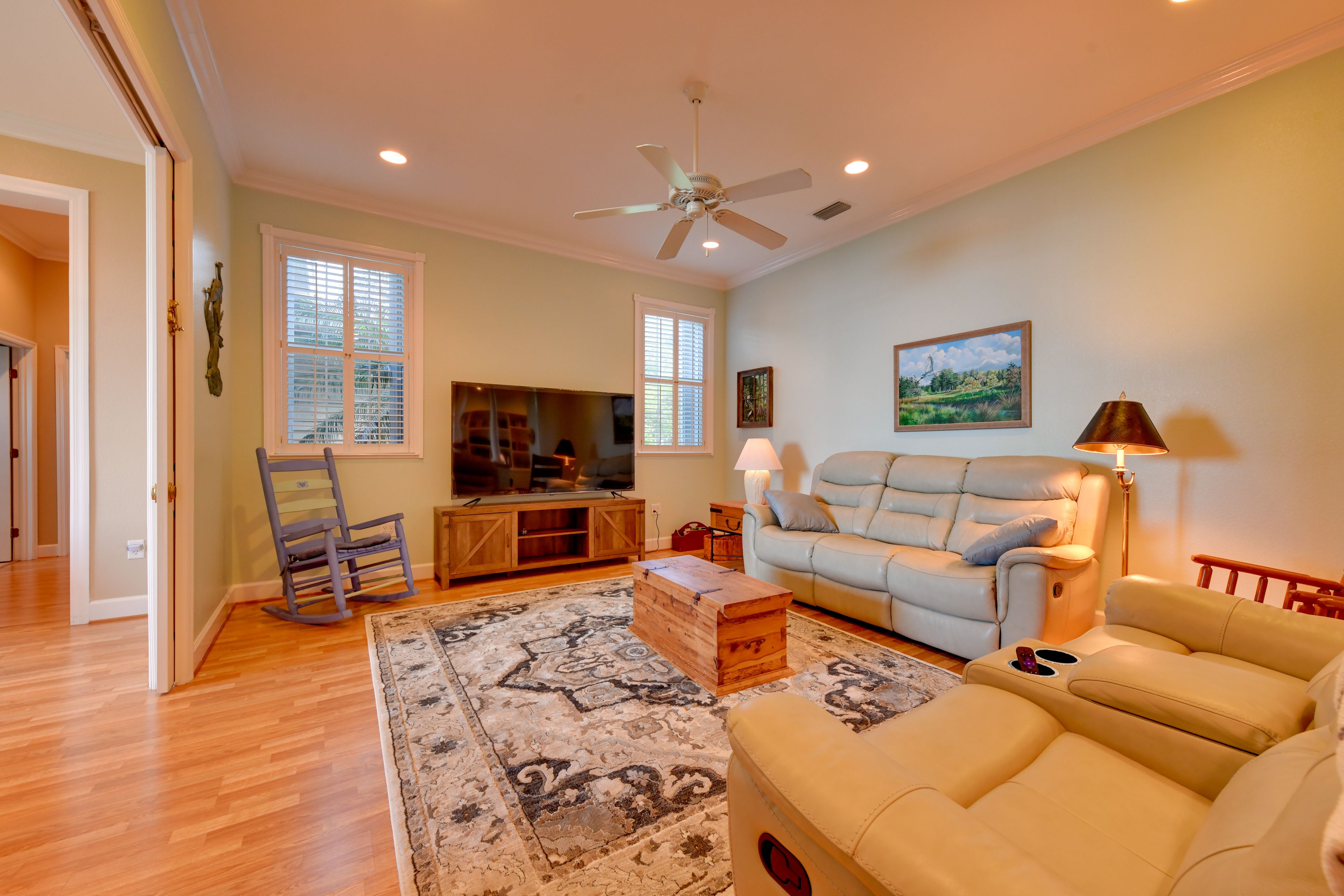 Living Room | Smart TV w/ Cable/Satellite