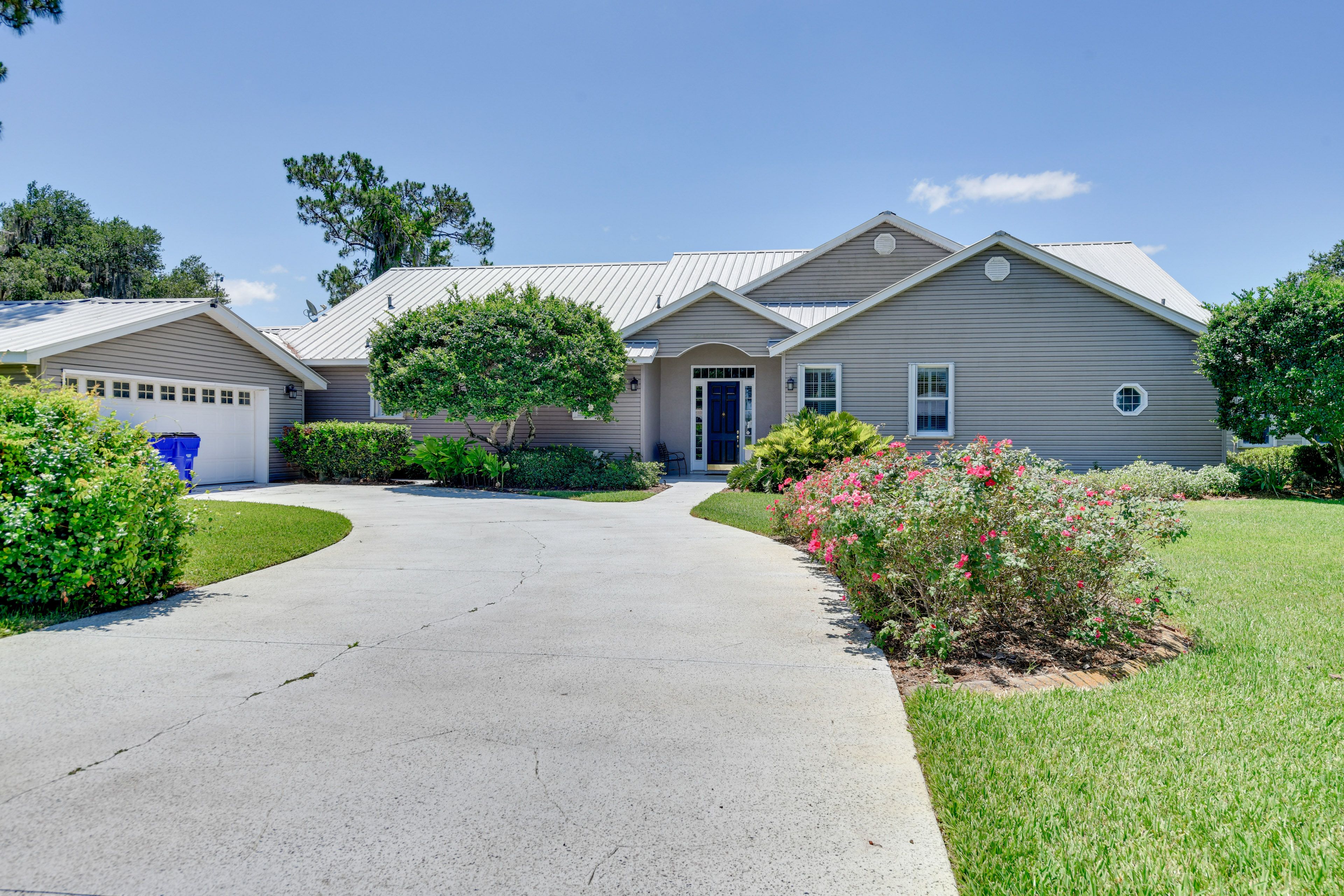 Parking | Driveway (4 Vehicles) | Trailer Parking Available