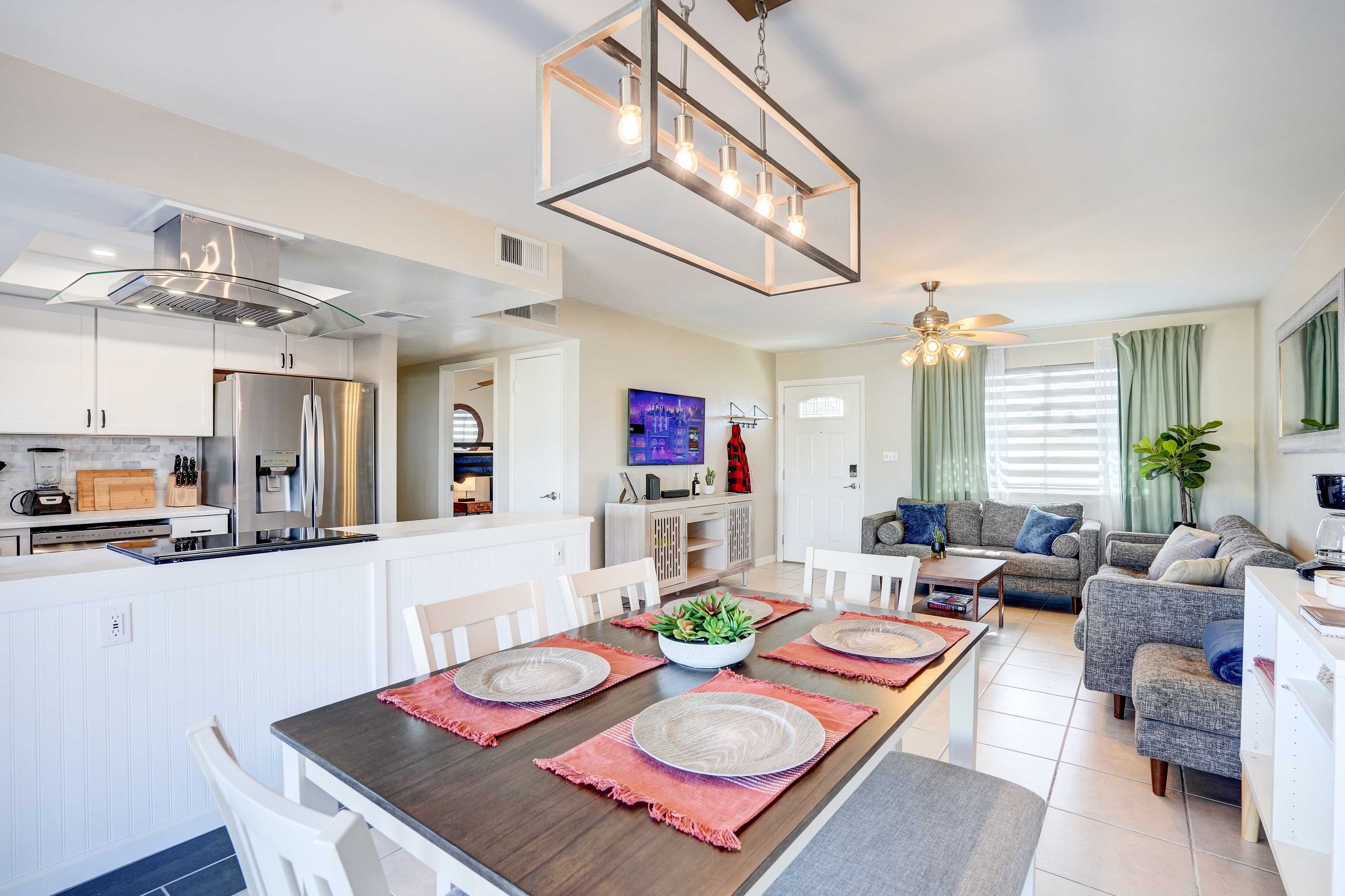 Dining Area | Dishware/Flatware Provided