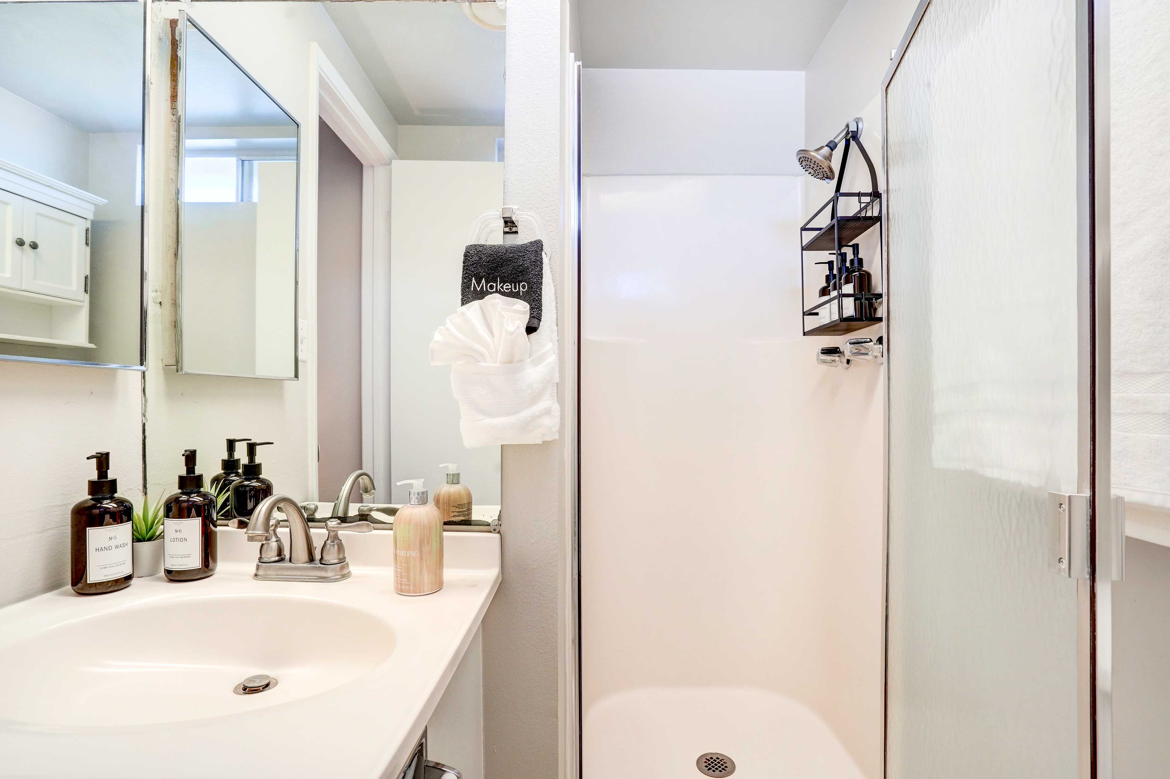 En-suite Bathroom | Complimentary Toiletries