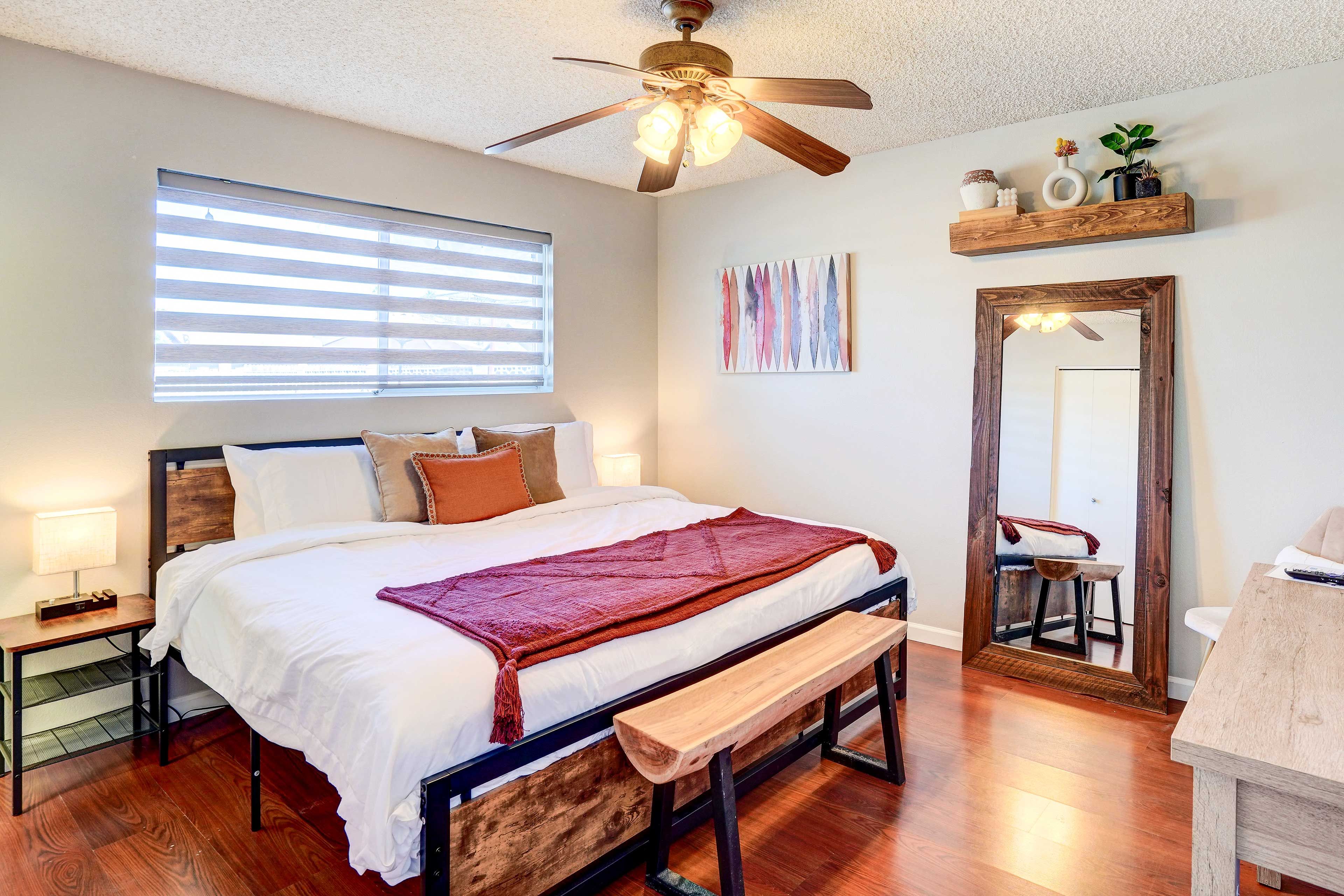 Bedroom 1 | King Bed | En-suite Bathroom | Linens Provided | Smart TV