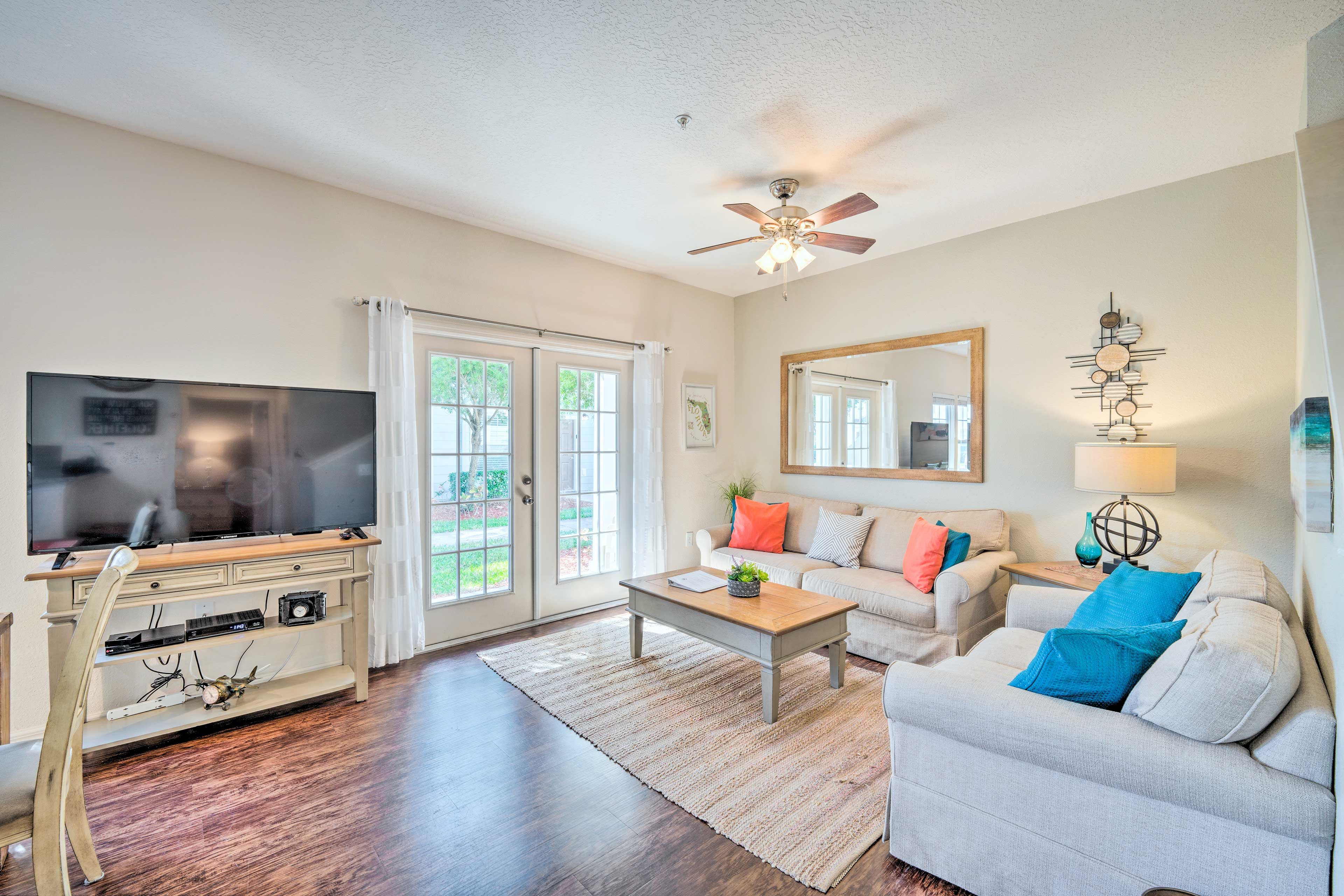 Open Living Space | Sleeper Sofa | Smart TV | Free WiFi