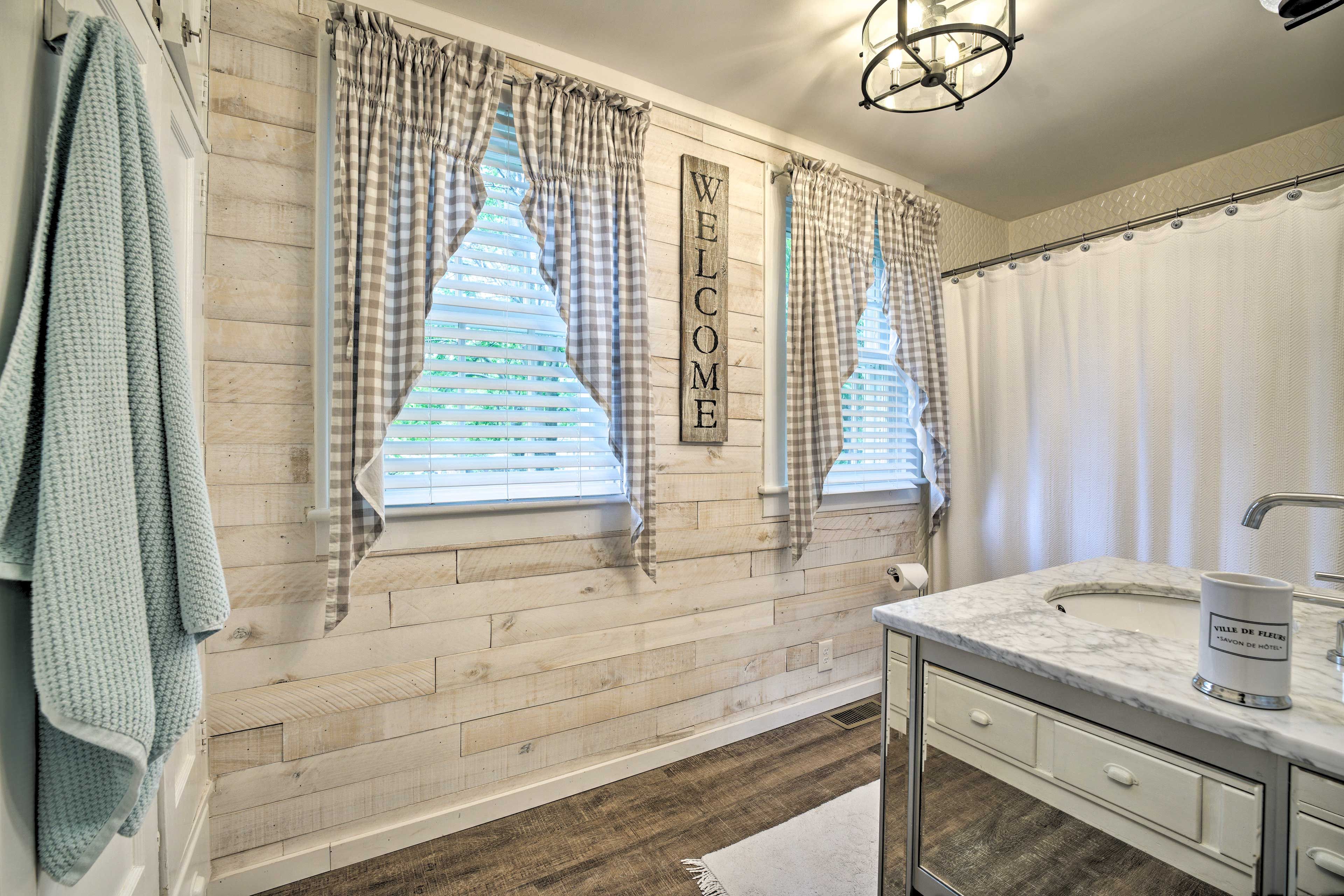 Bathroom | 1st Floor | Complimentary Toiletries