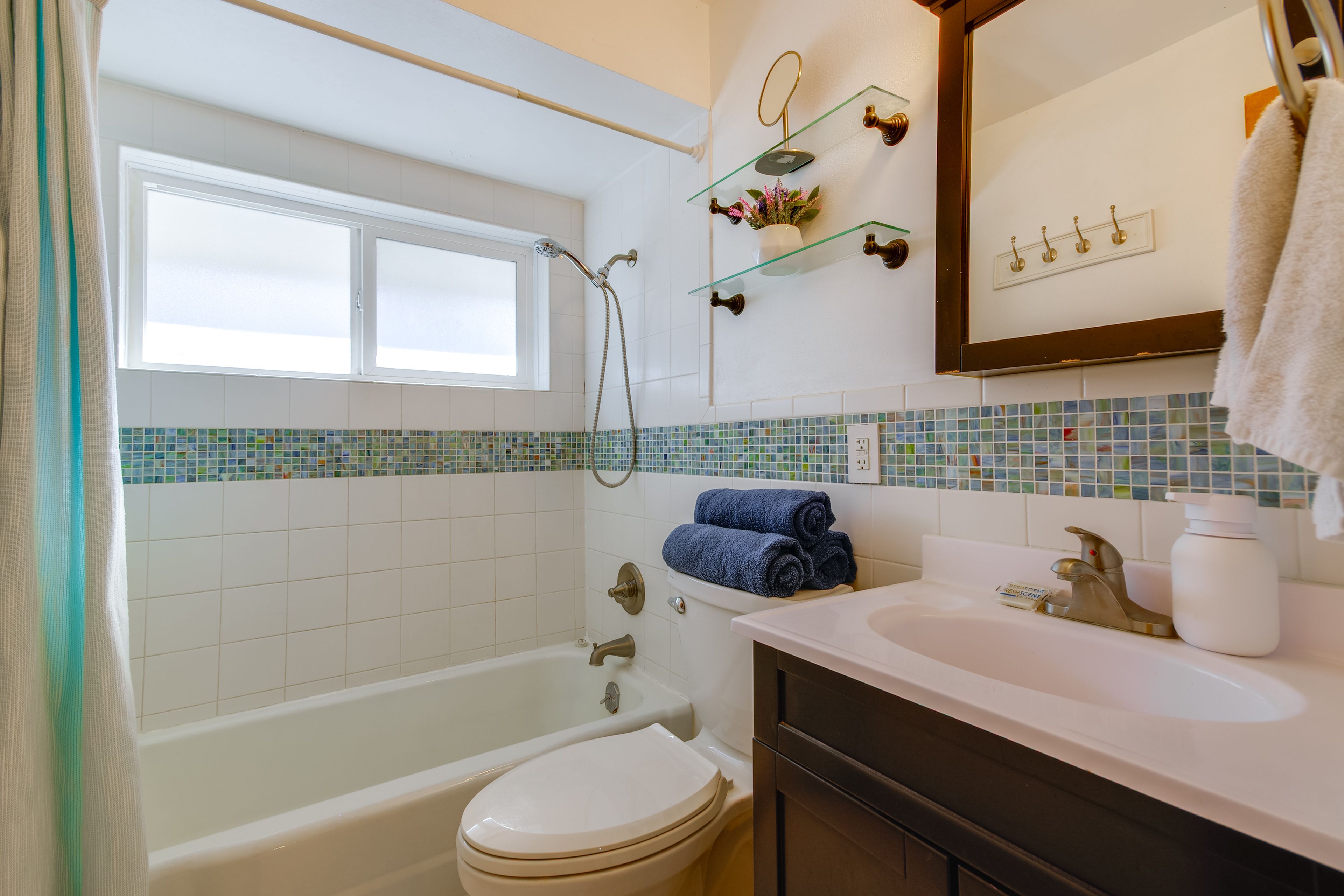 Full Bathroom | 2nd Floor