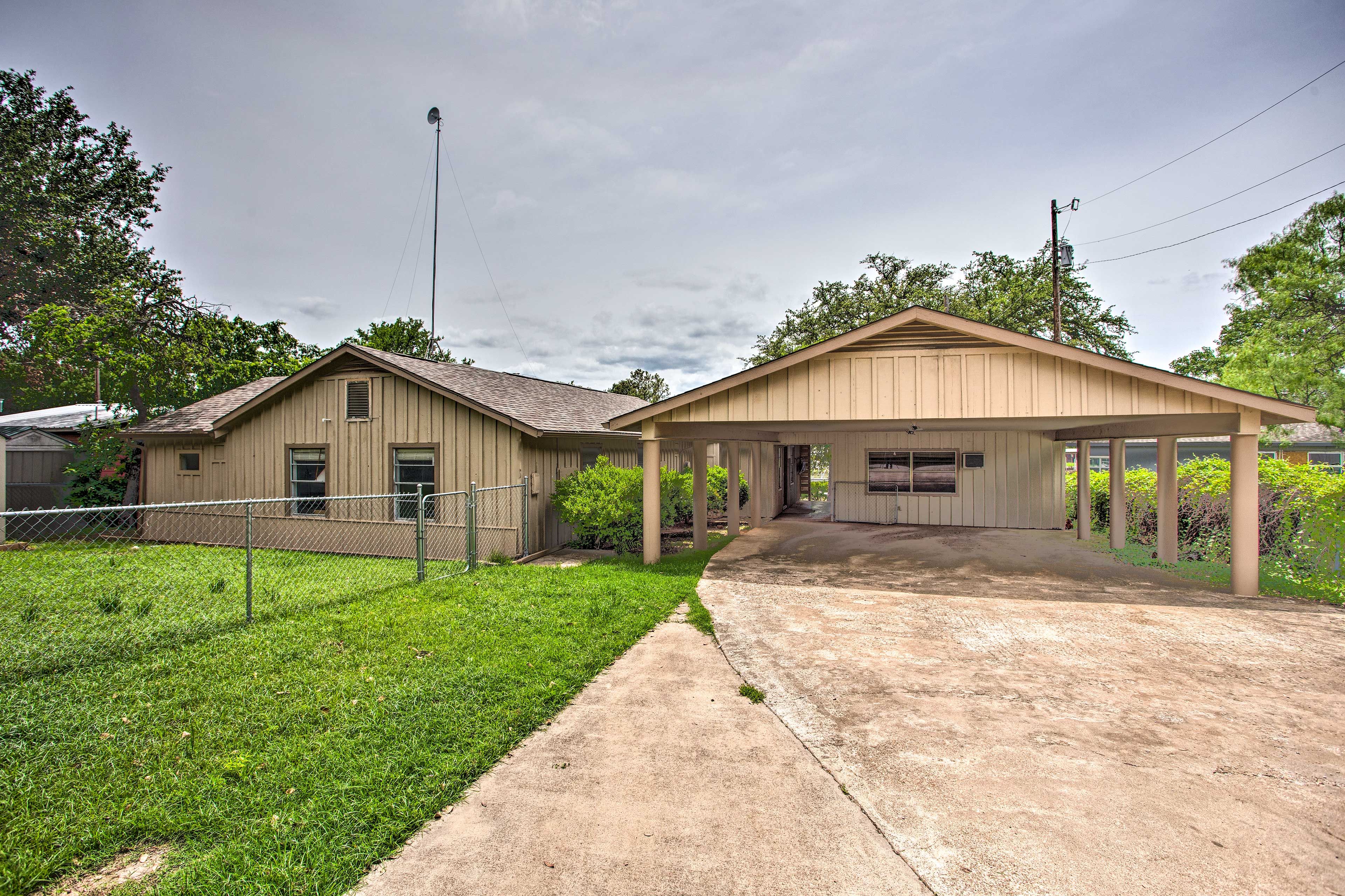Parking | Driveway (4 Vehicles)
