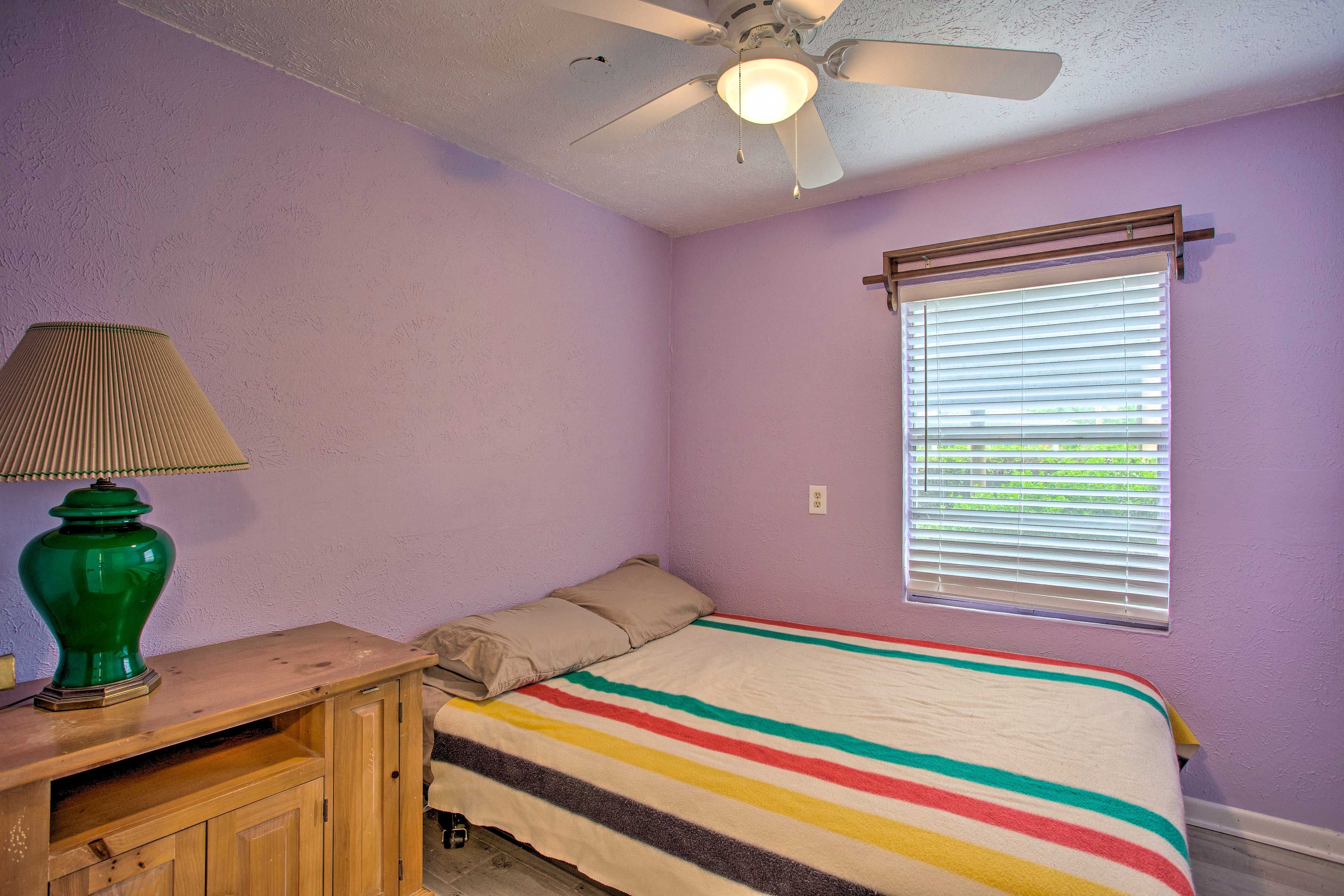 Bedroom 2 | Queen Bed