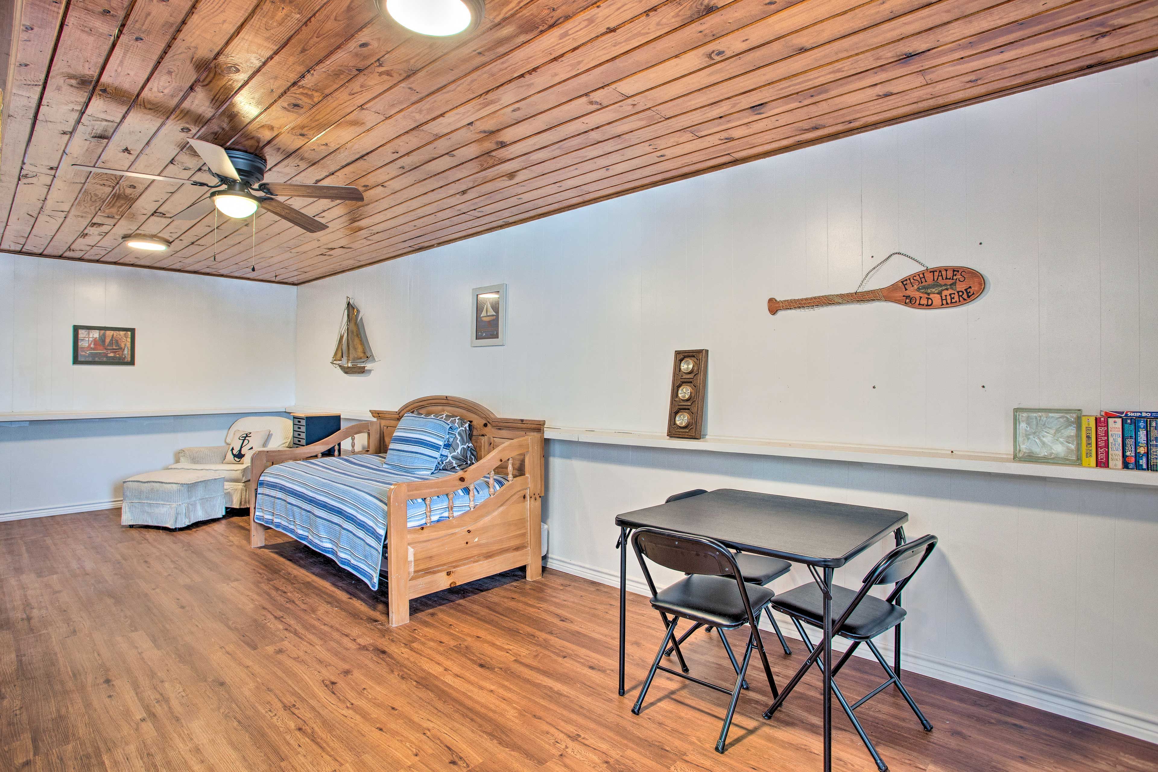 Main Living Space | Twin Daybed w/ Twin Trundle Bed
