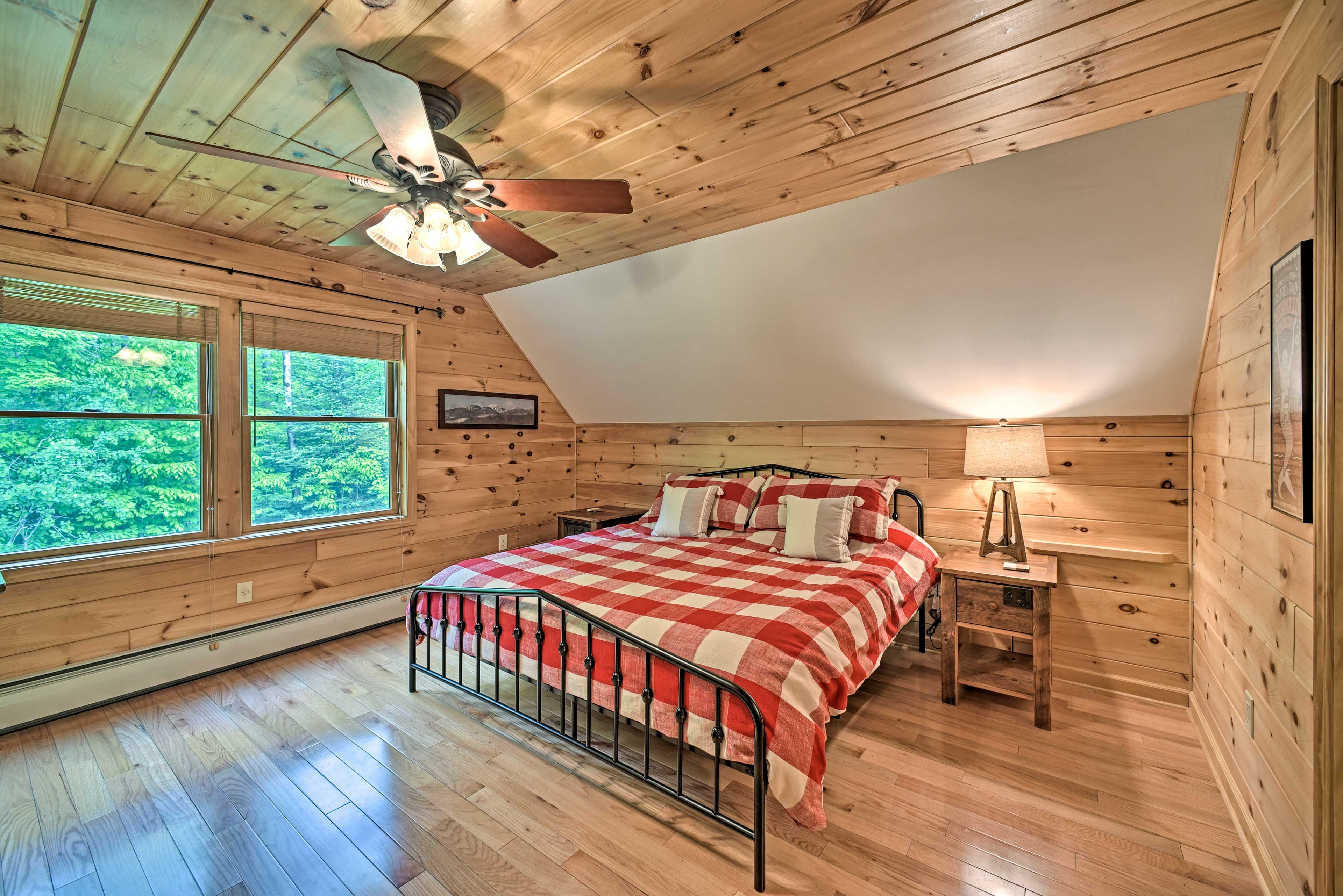Bedroom 1 | 2nd Floor | King Bed w/ Casper Mattress