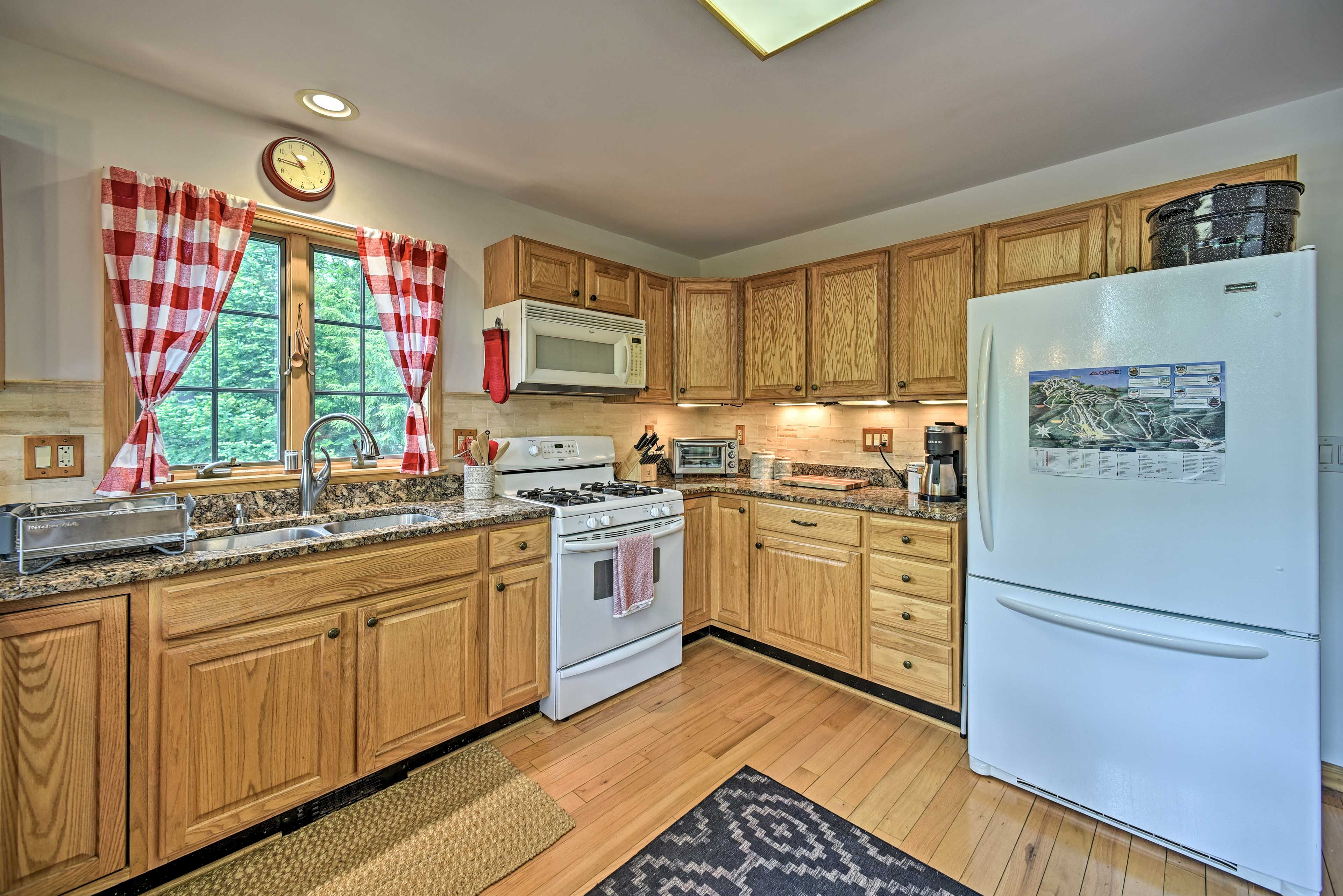 Kitchen | Keurig Drip/Pod Coffee Maker | Slow Cooker