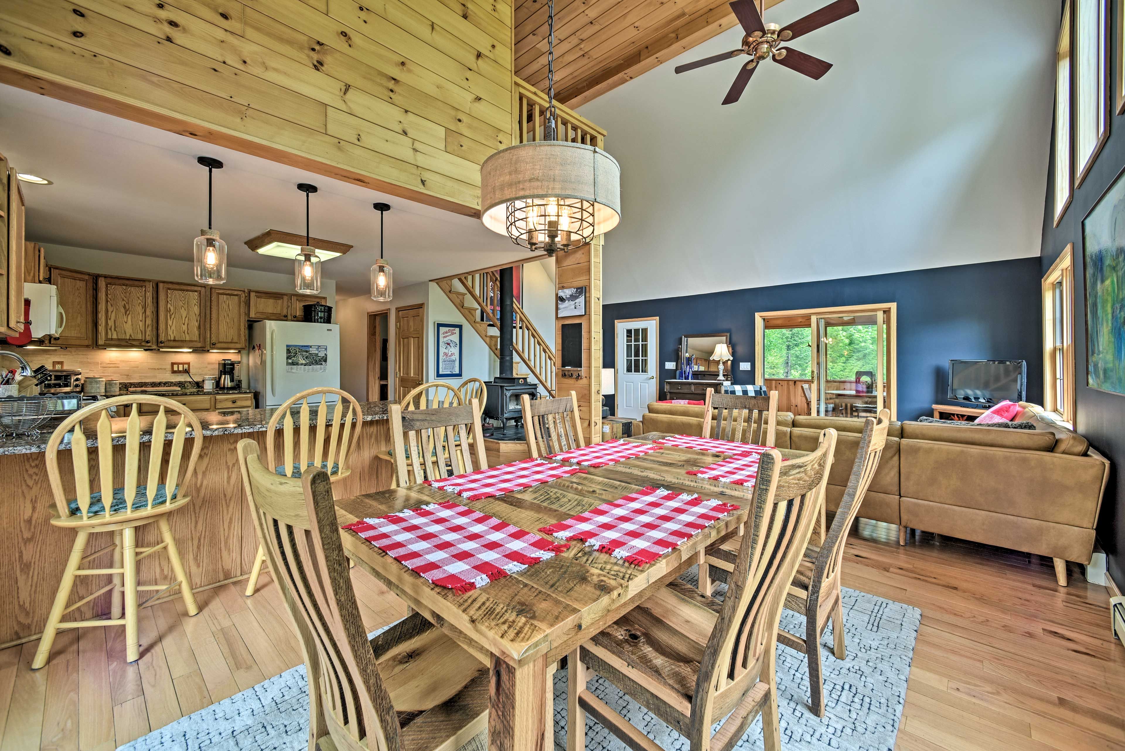 Dining Area | 1st Floor | Dishware/Flatware Provided