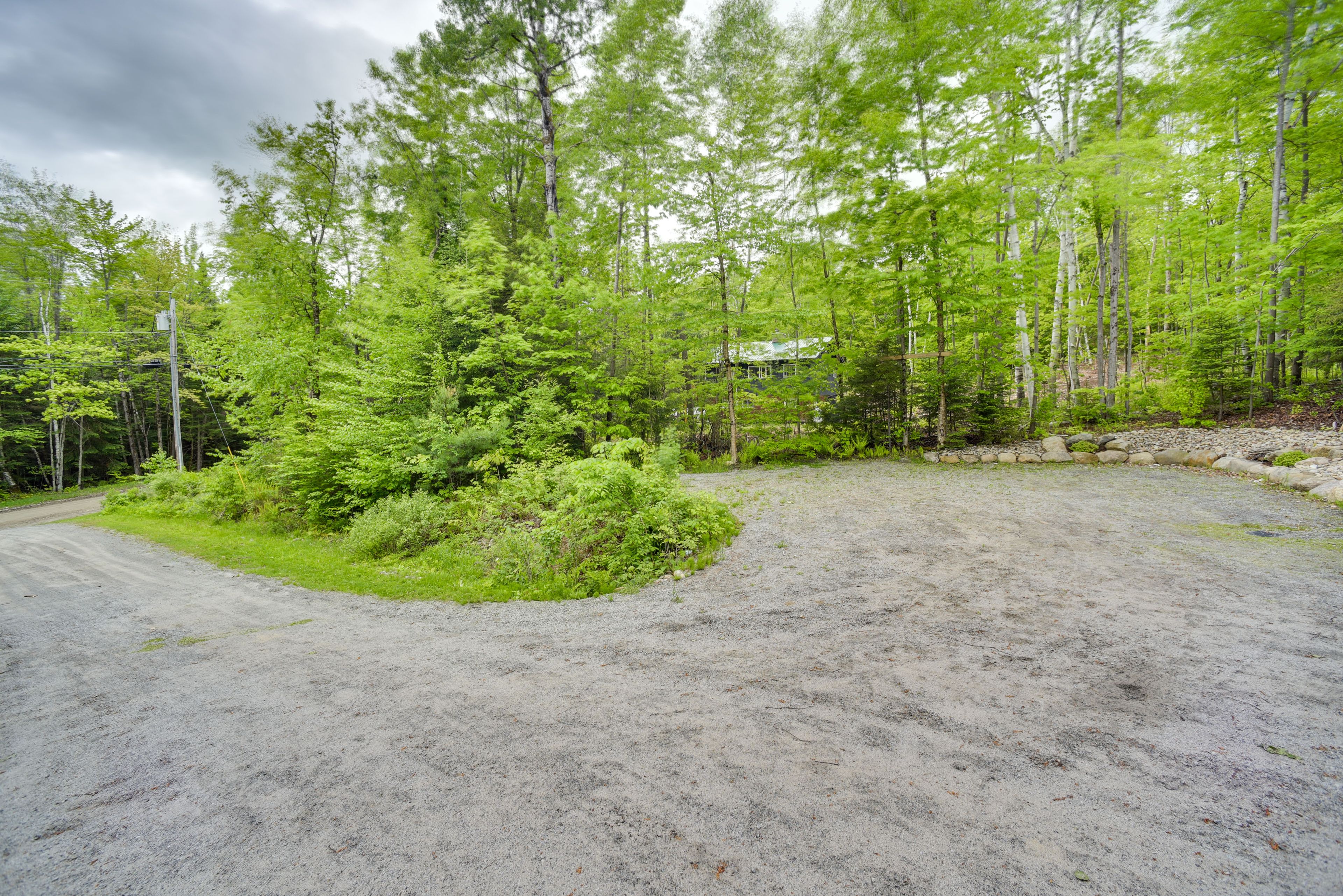 Parking | Driveway (6 Vehicles) | Garage (1 Vehicle)