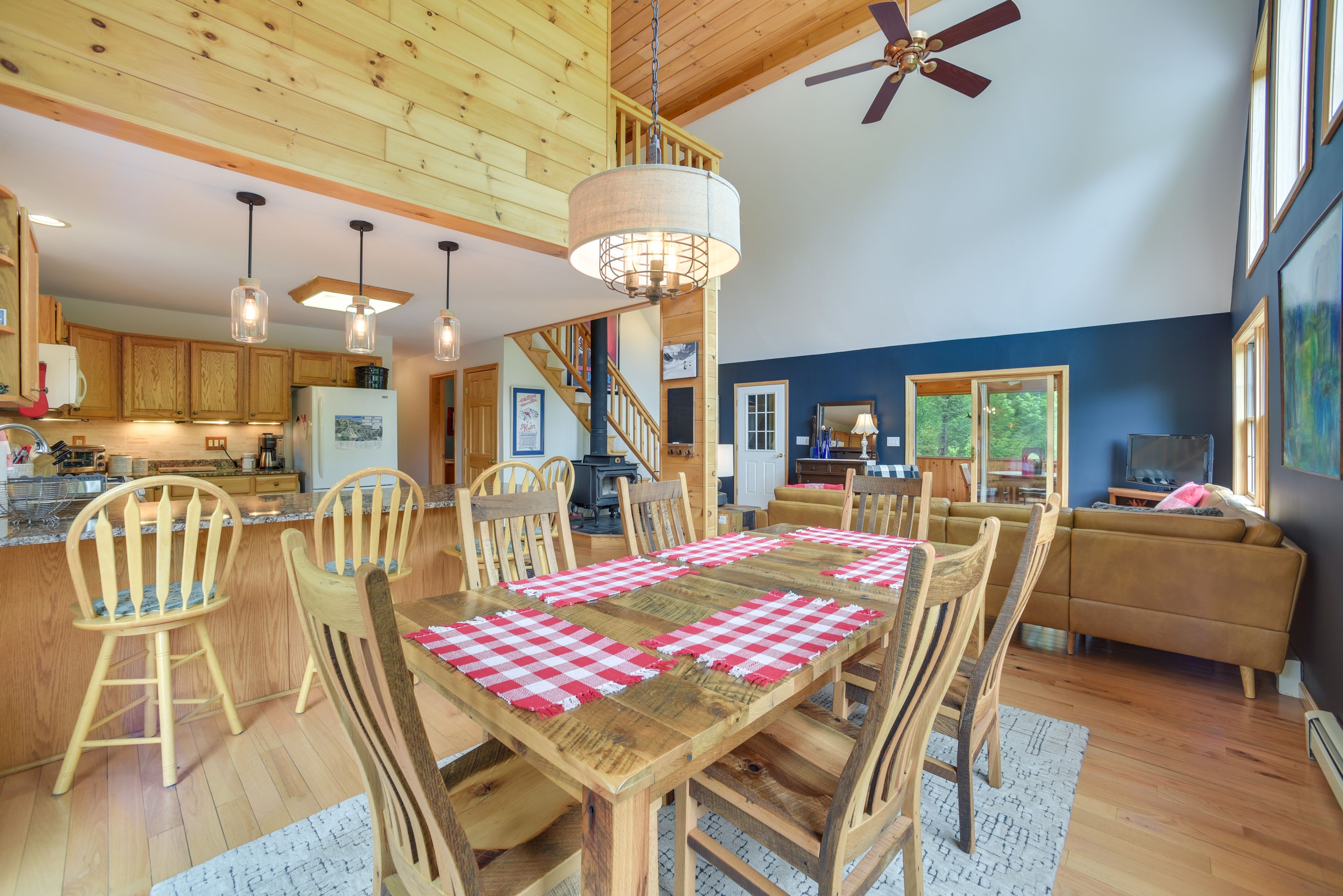 Dining Area | 1st Floor | Dishware/Flatware Provided