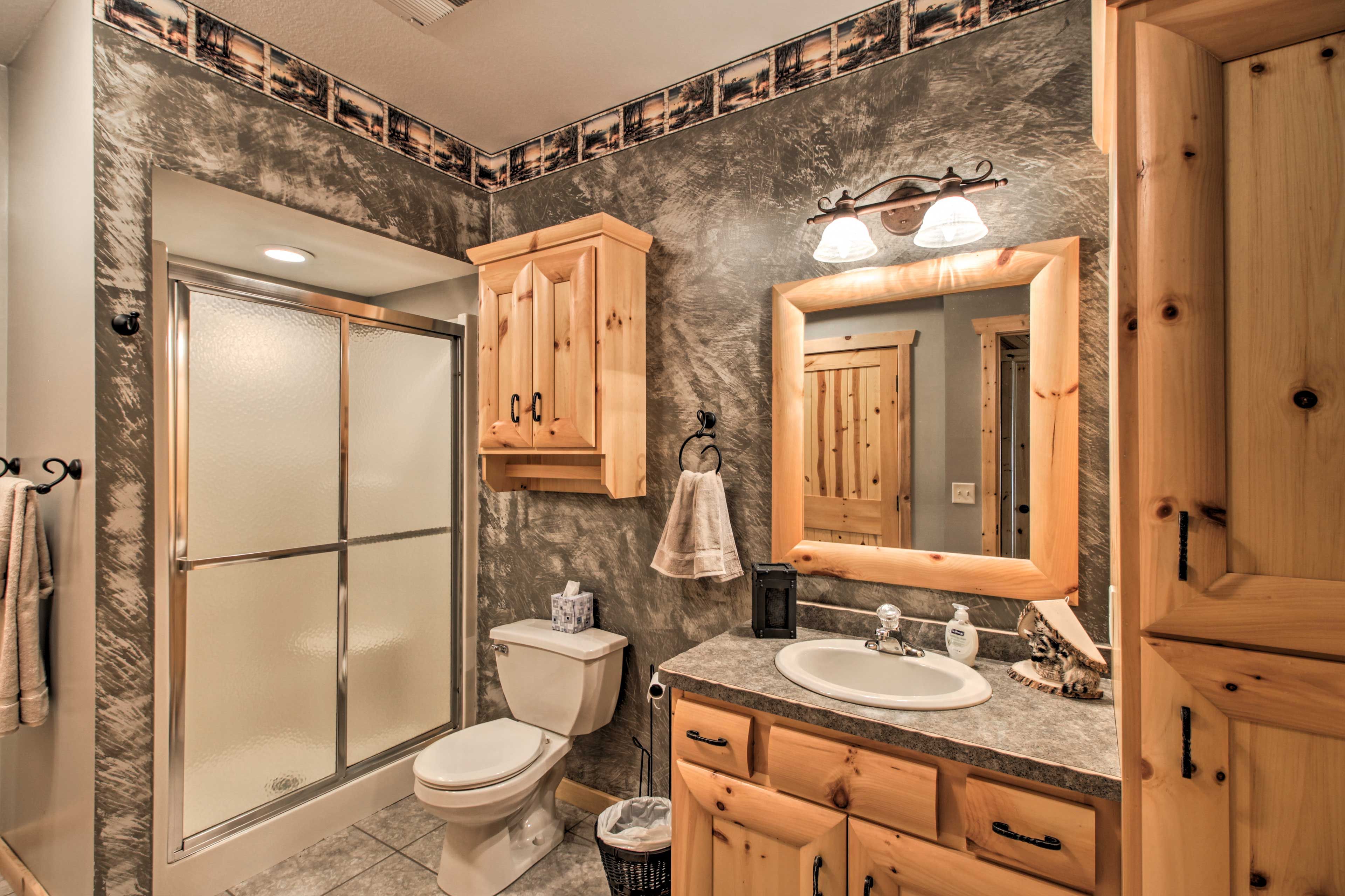 Full Bathroom | Linens & Towels | Hair Dryer