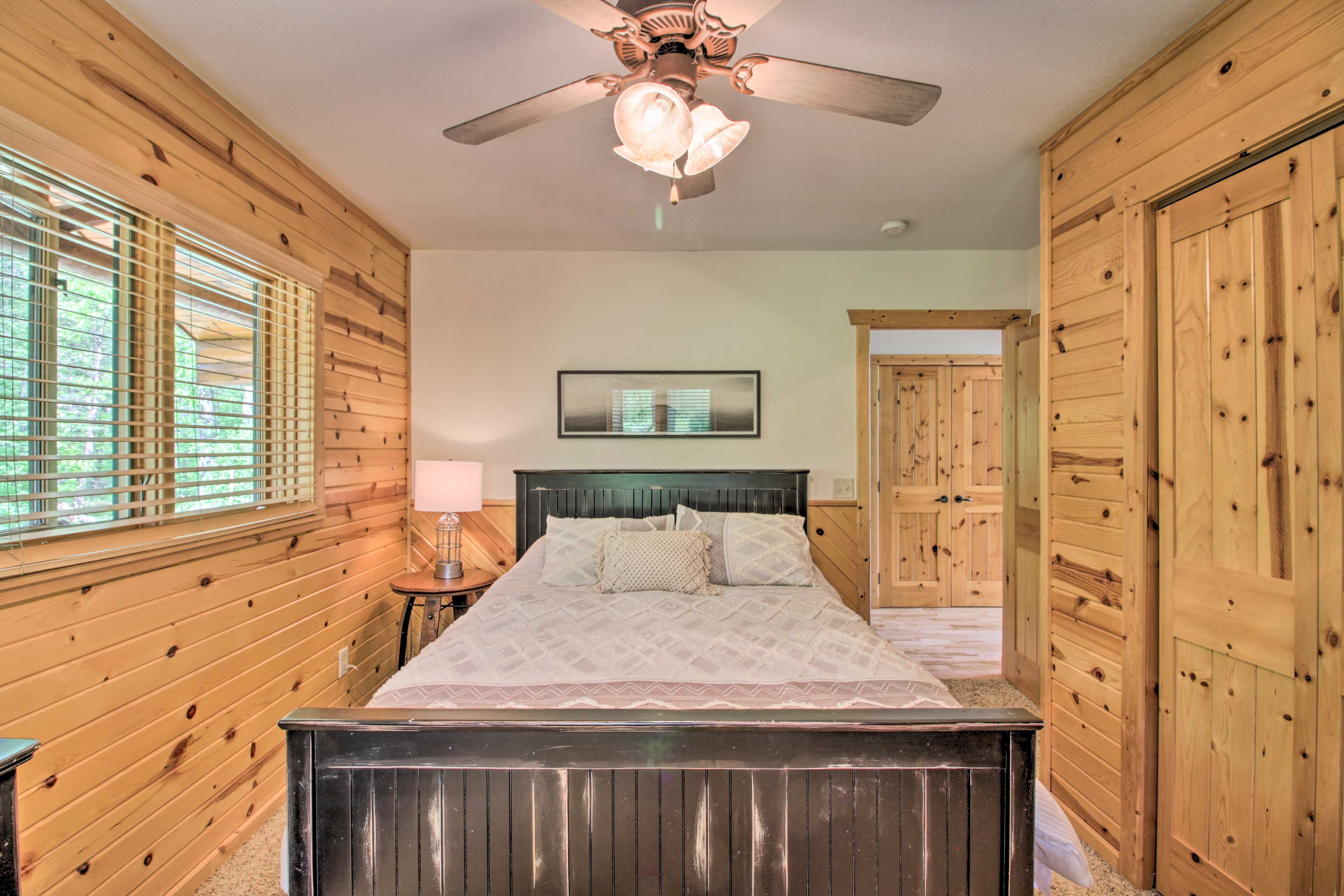 Bedroom 2 | Queen Bed | 1st Floor