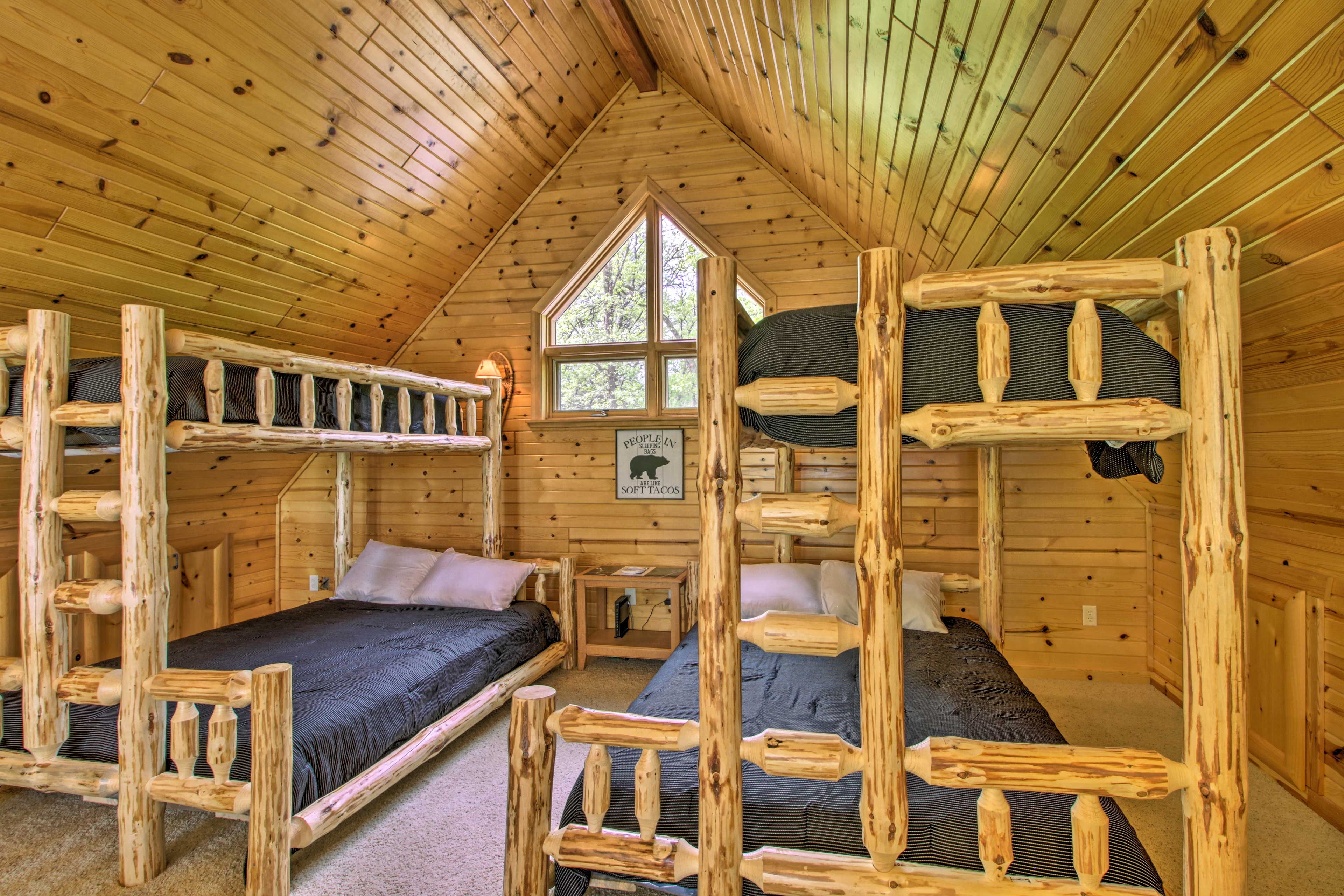Loft | 2 Twin/Queen Bunk Beds | 3rd Floor | Stairs Required