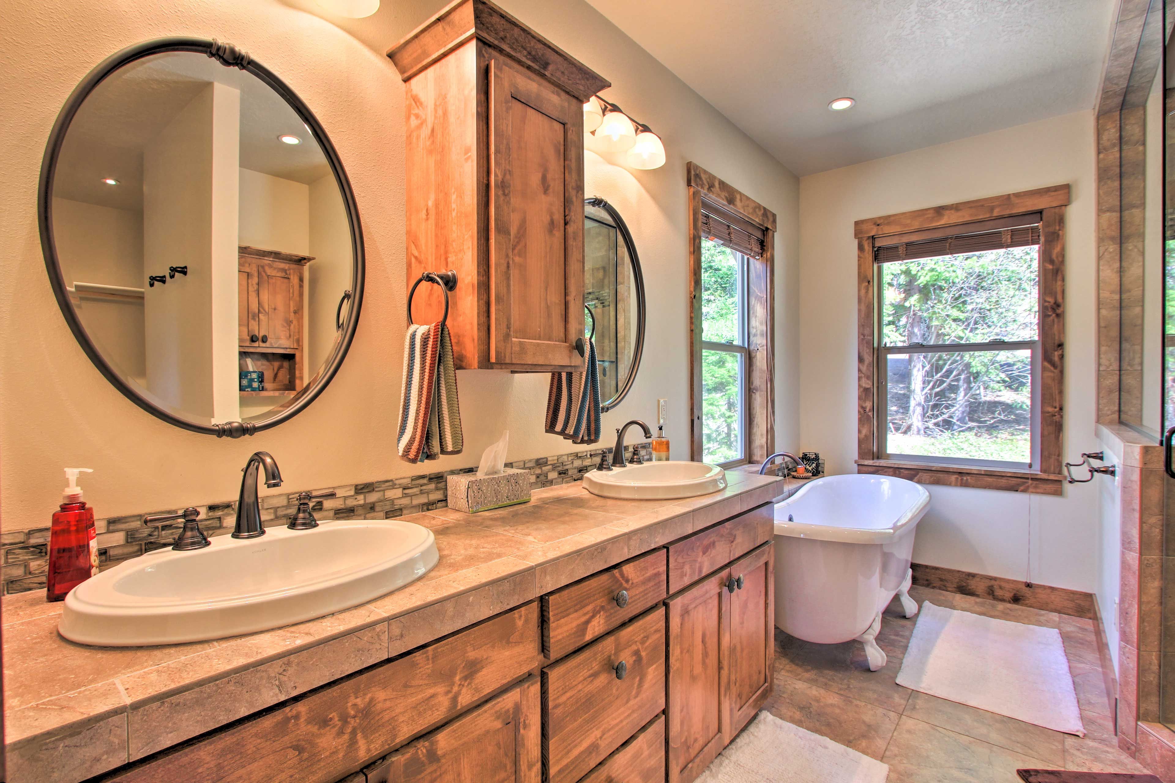 En-Suite Bathroom | Complimentary Toiletries