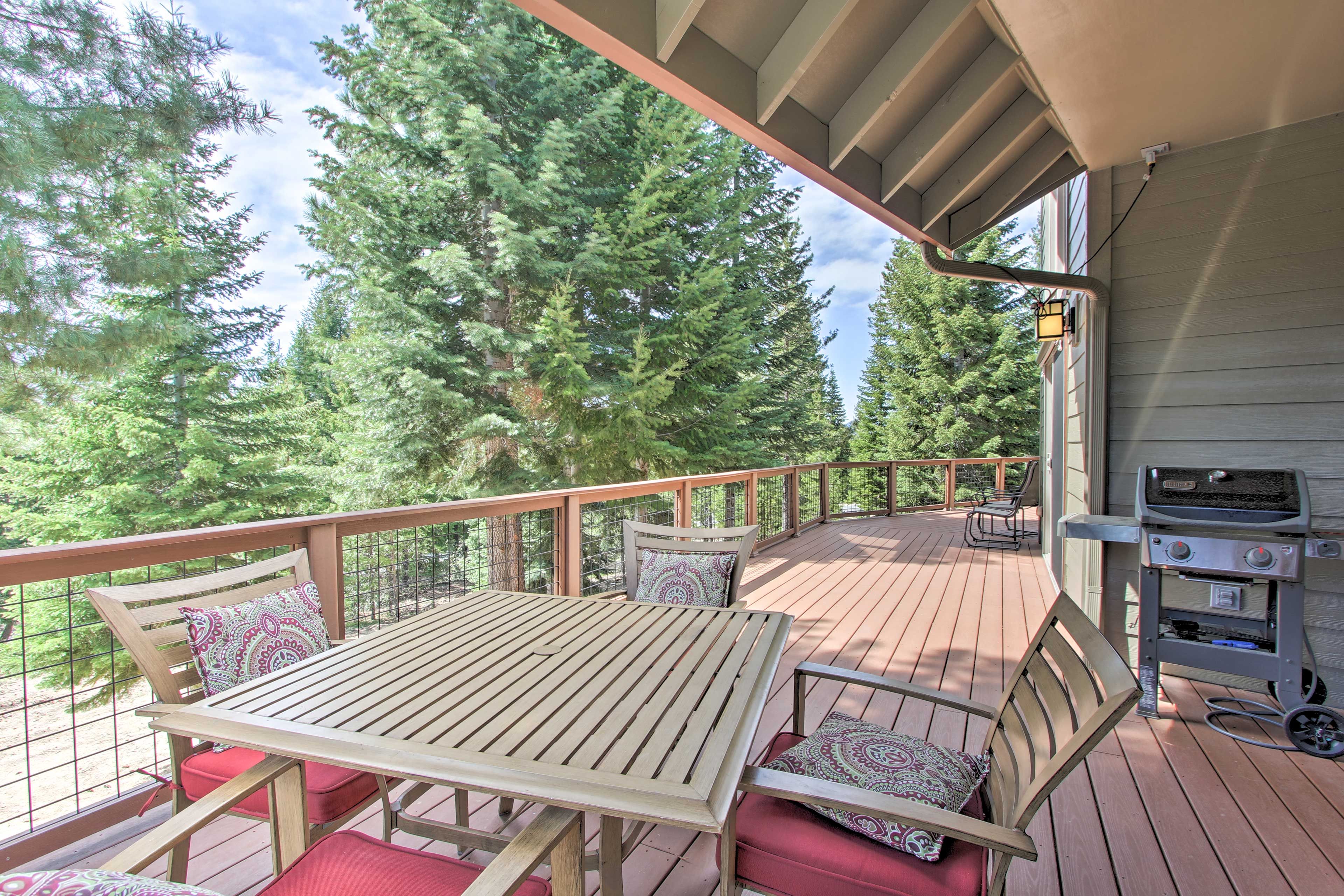 Crescent Vacation Rental Home | 4BR | 3BA | 3 Stories | 3,828 Sq Ft