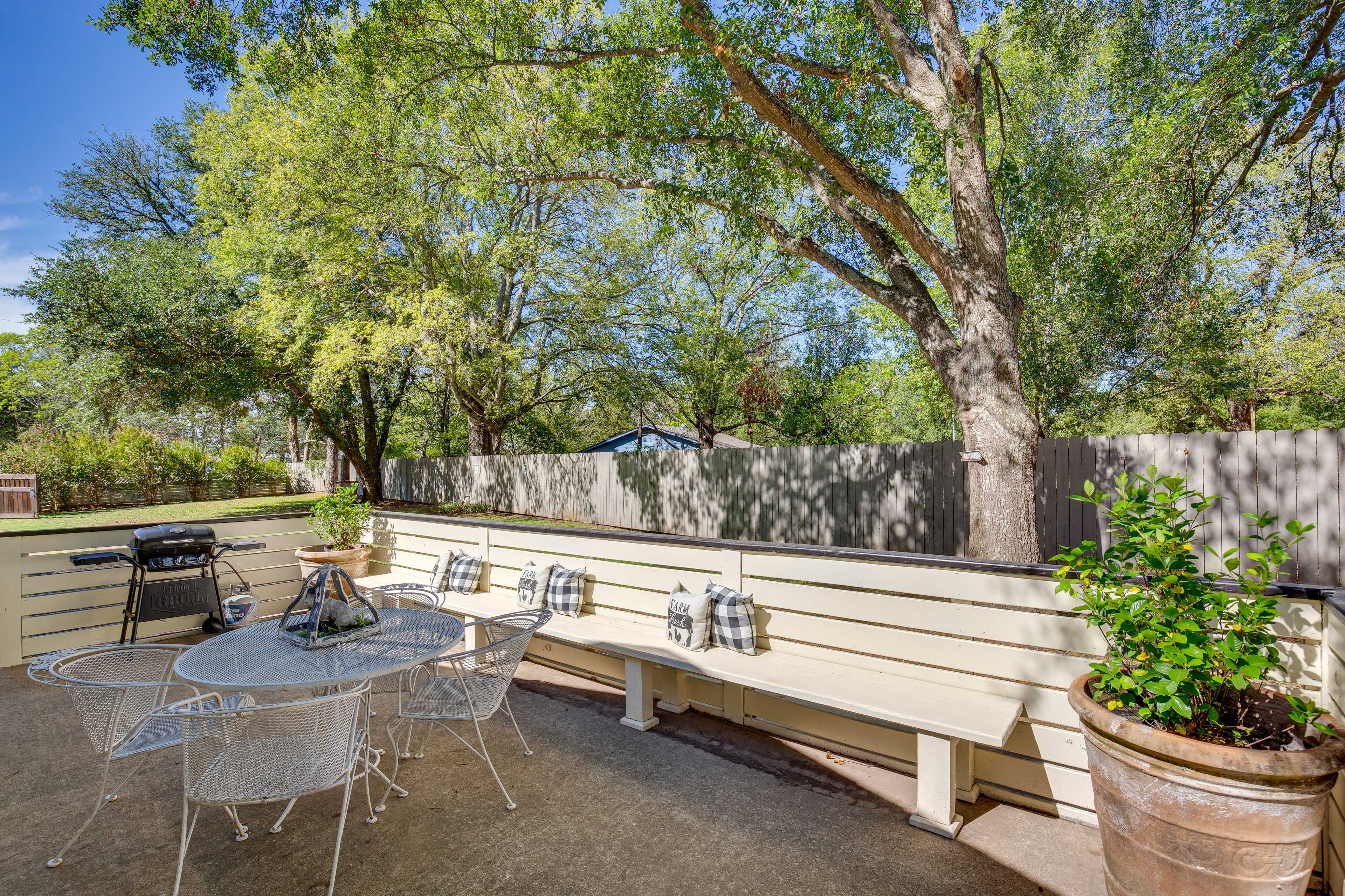 Deck | Outdoor Dining | Gas Grill