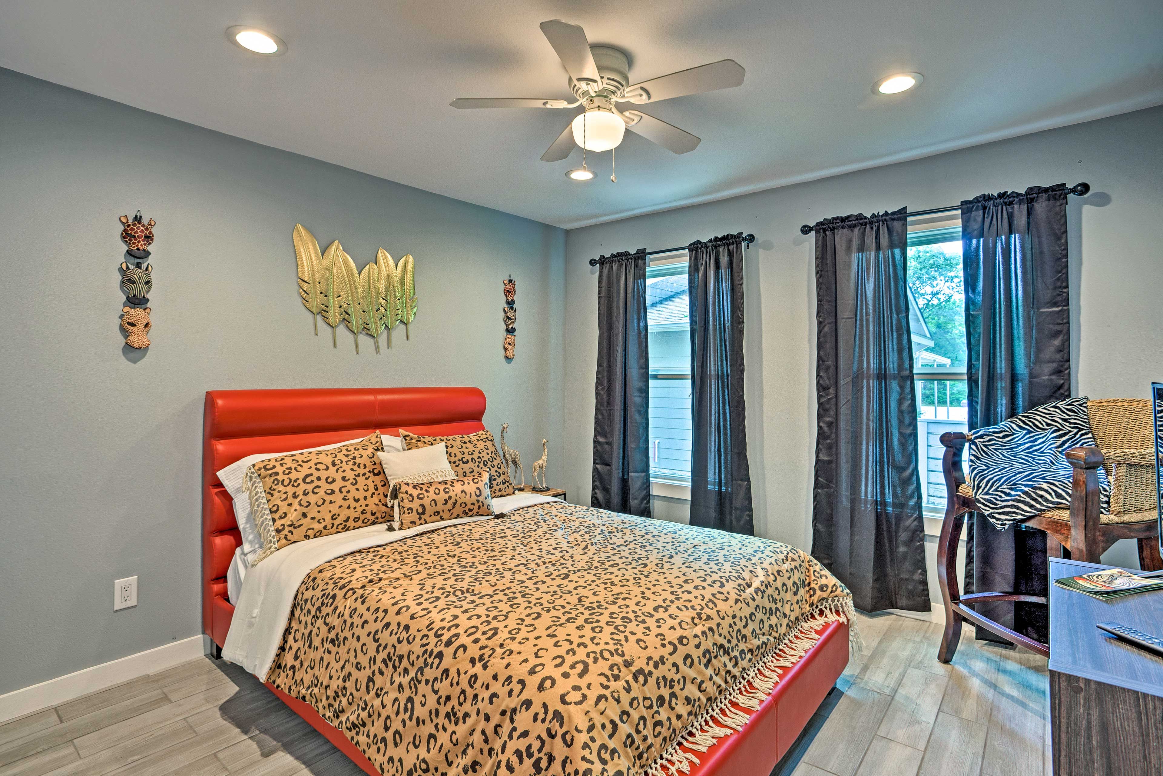 Bedroom | Queen Bed | Linens Provided